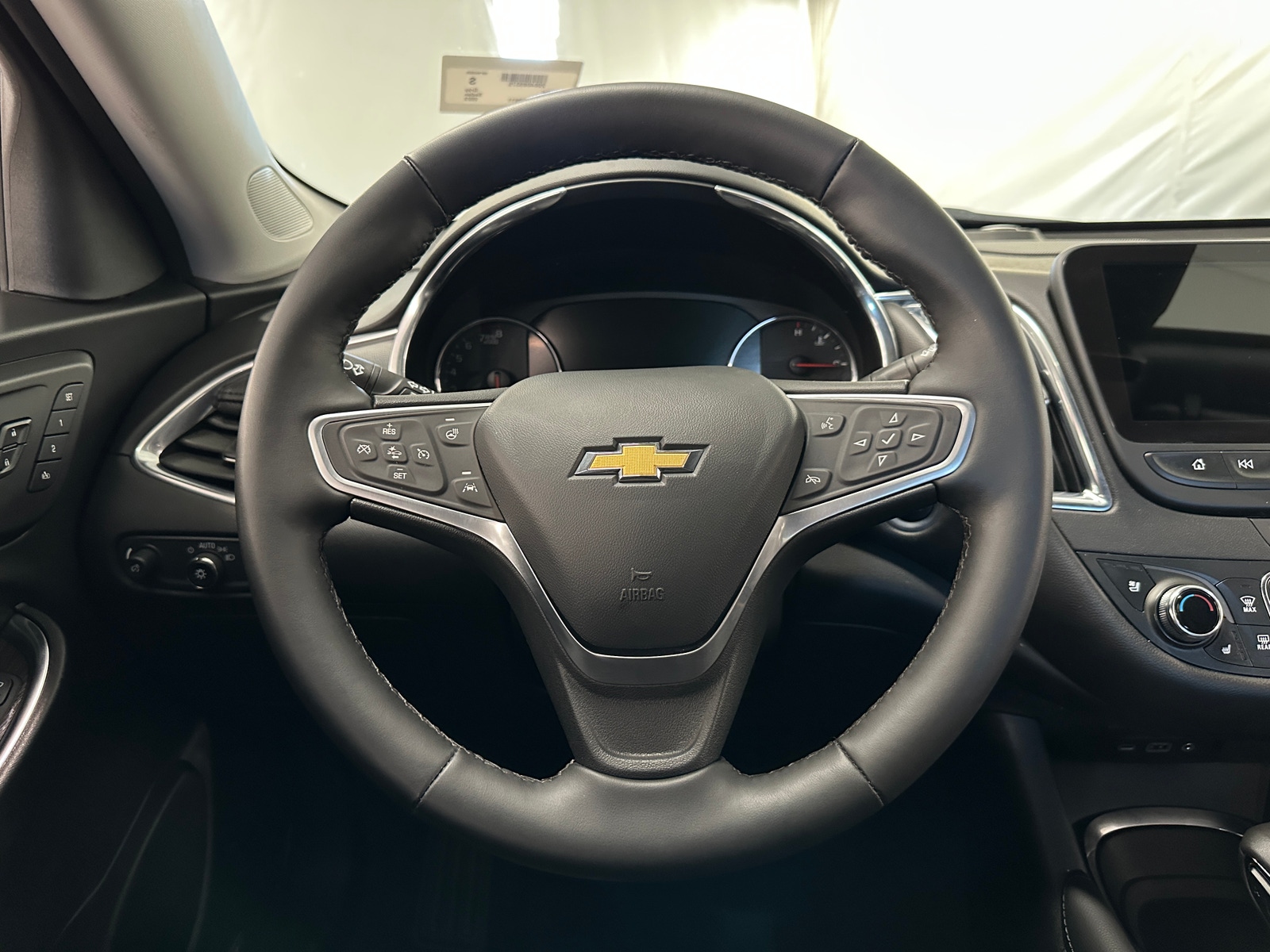 Thumbnail: 2023 Chevrolet Malibu - 4