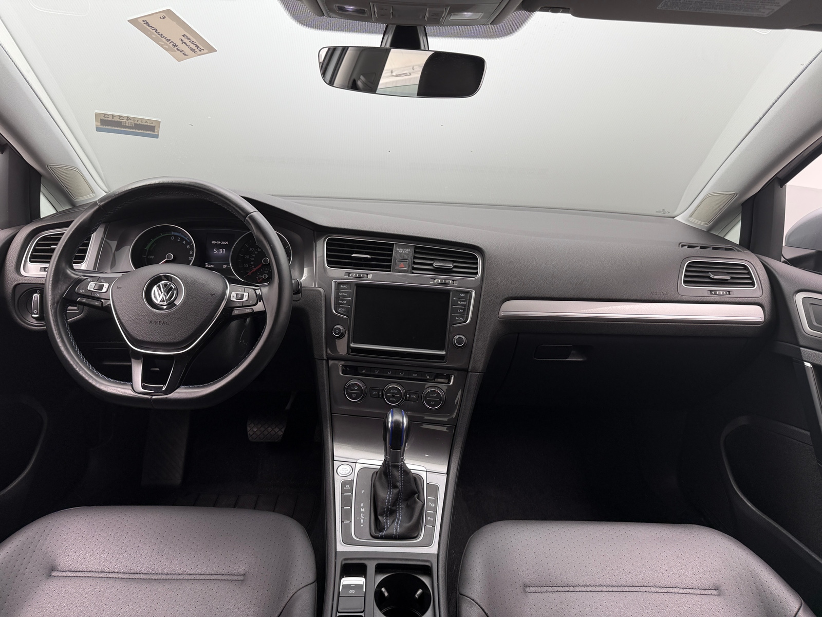 Thumbnail: 2016 Volkswagen e-Golf - 2