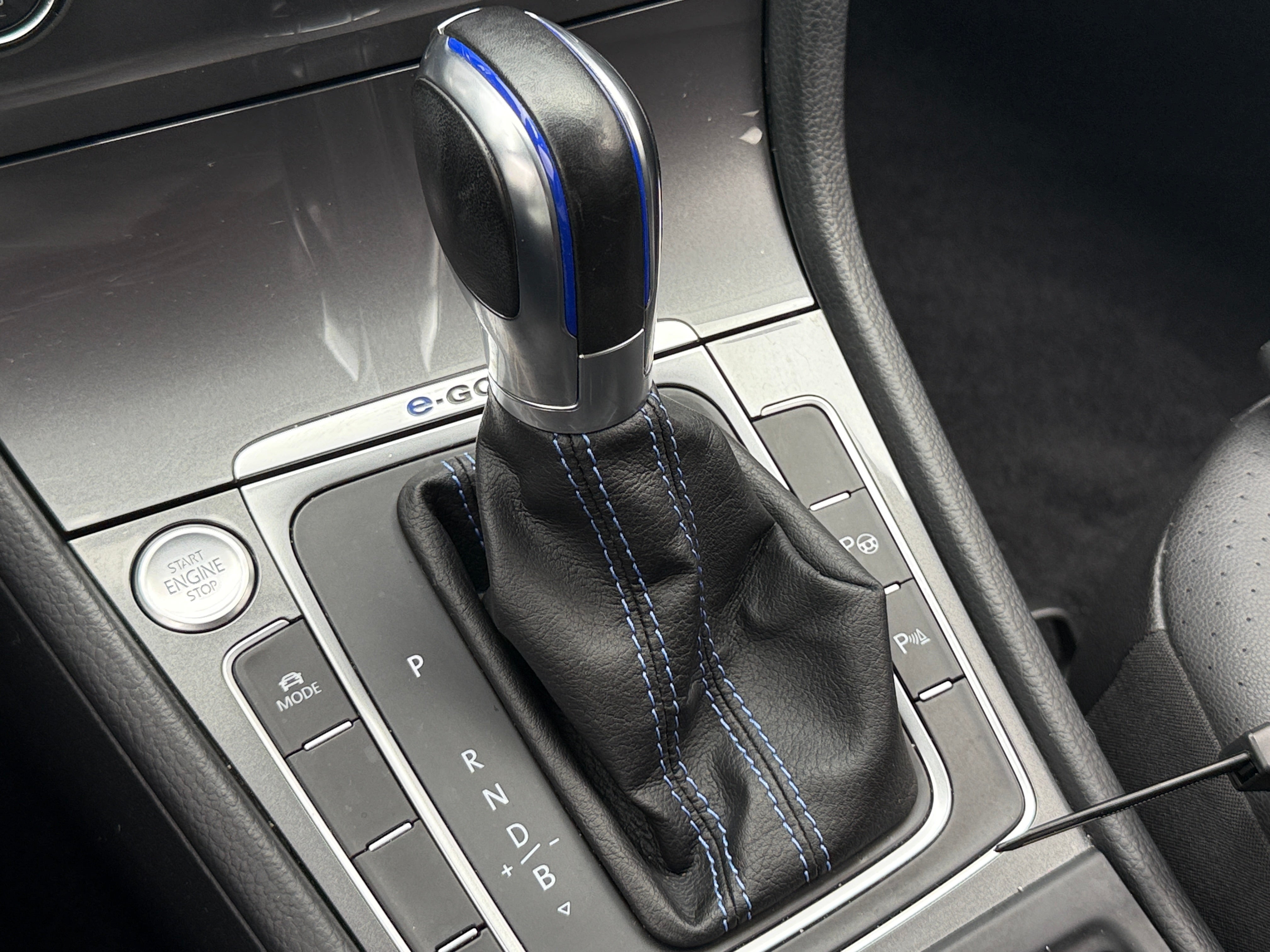 Used 2016 Volkswagen e-Golf e-Golf SEL Premium with VIN WVWPP7AU0GW916186 for sale in Oak Creek, WI