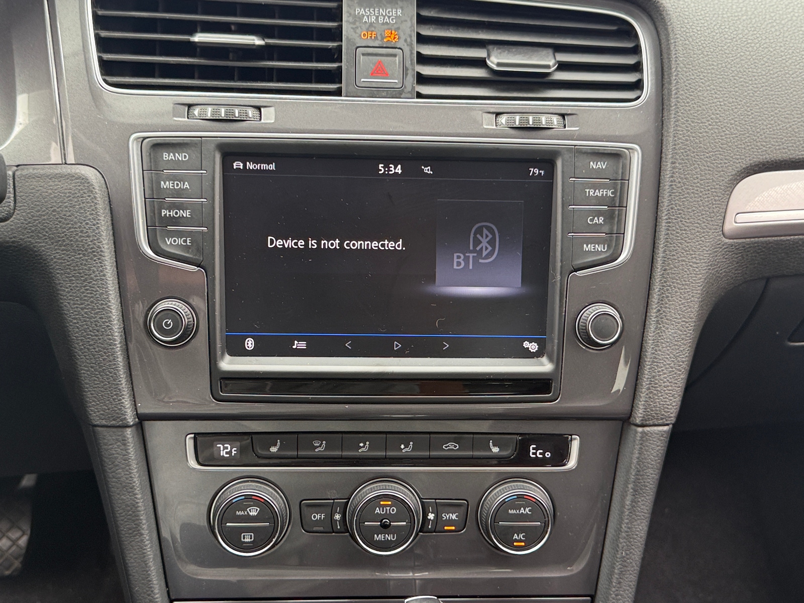 Thumbnail: 2016 Volkswagen e-Golf - 3