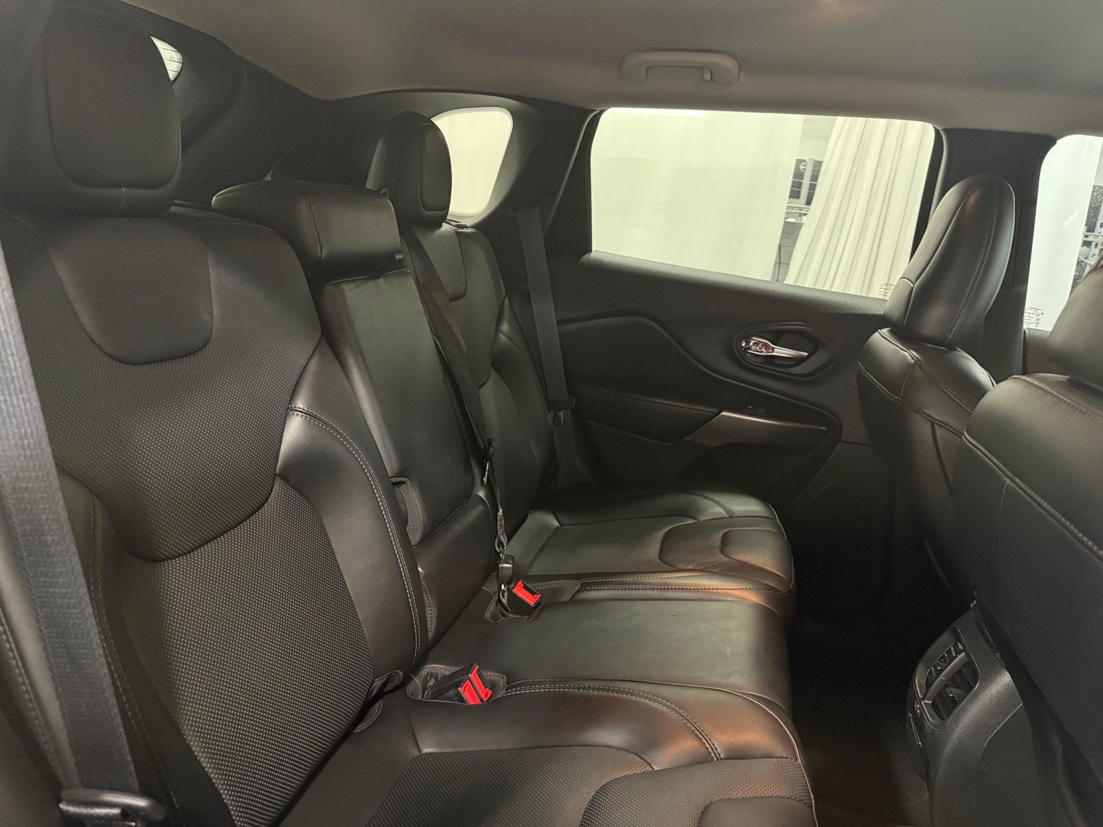 Thumbnail: 2019 Jeep Cherokee - 5