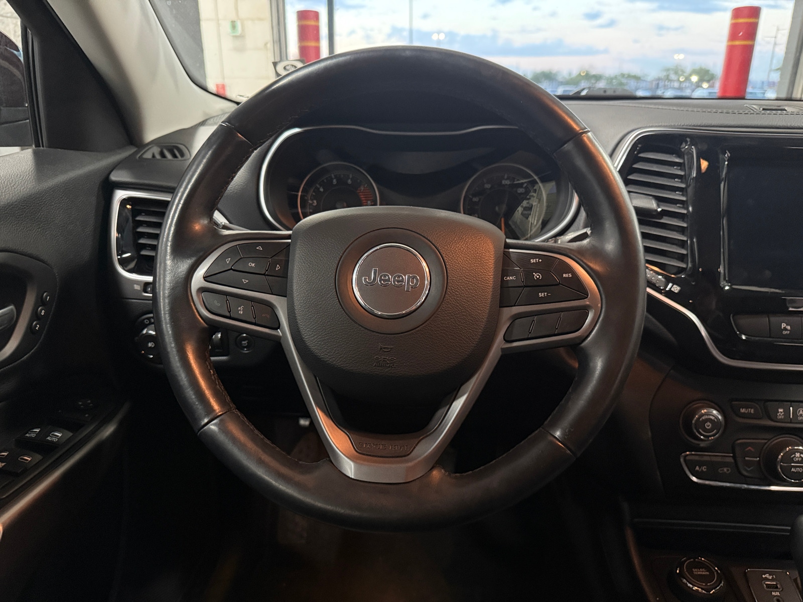 Thumbnail: 2019 Jeep Cherokee - 4
