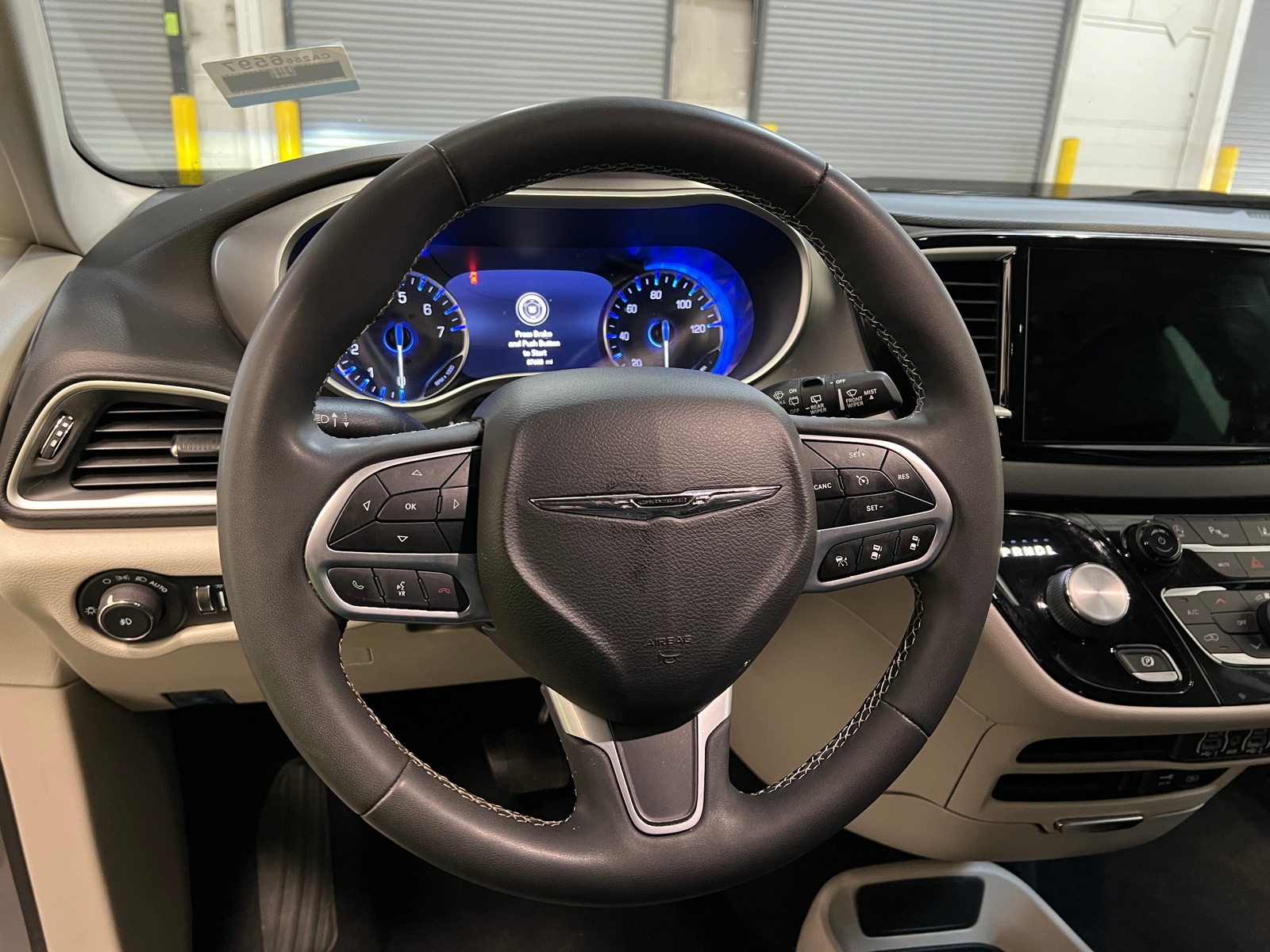 Thumbnail: 2022 Chrysler Pacifica - 4