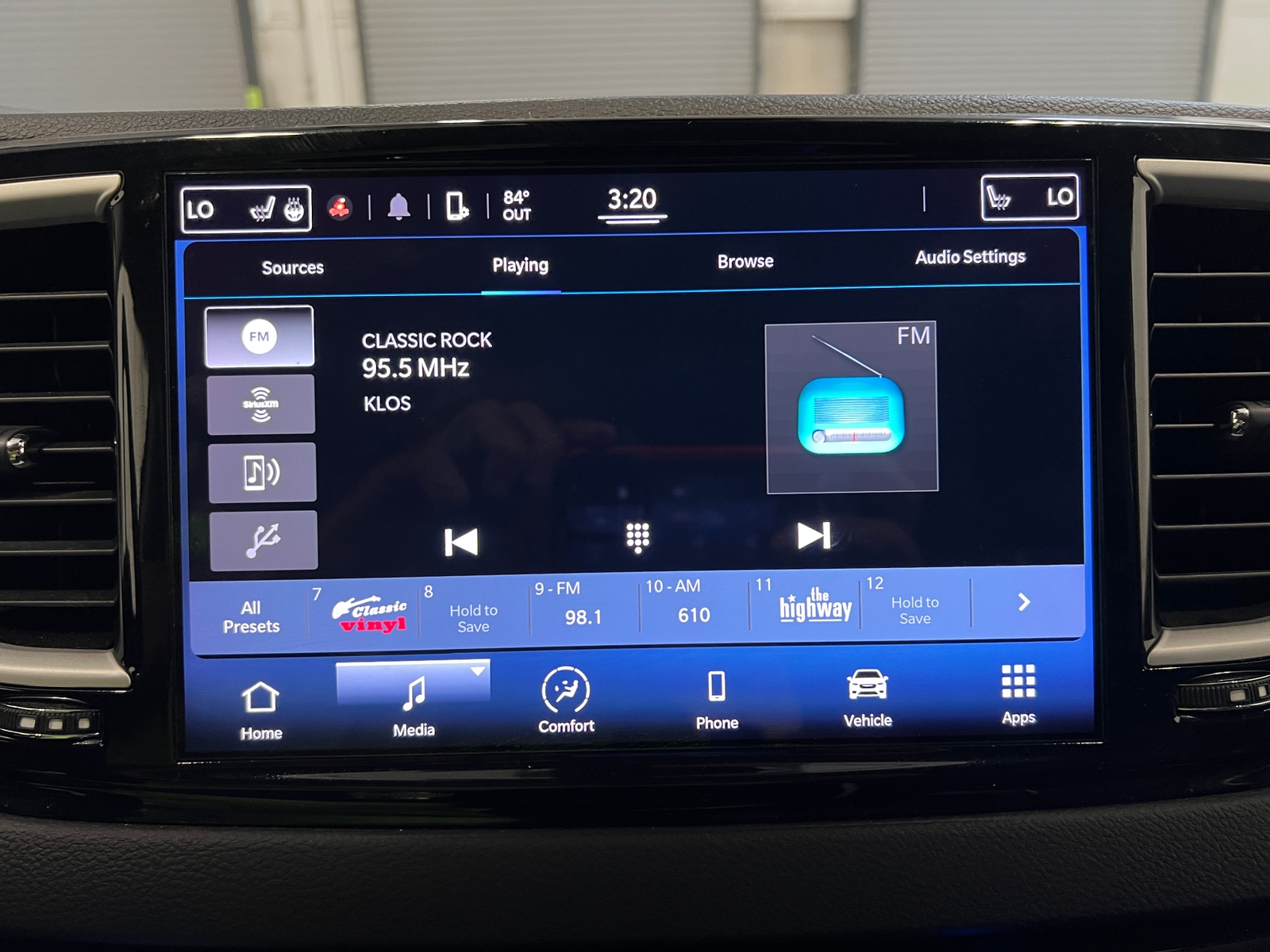Thumbnail: 2022 Chrysler Pacifica - 3