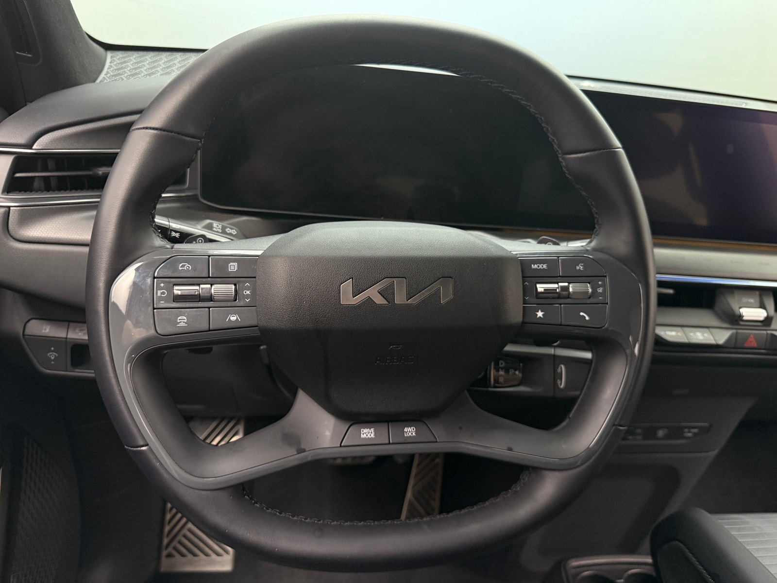 Thumbnail: 2024 Kia EV9 - 4