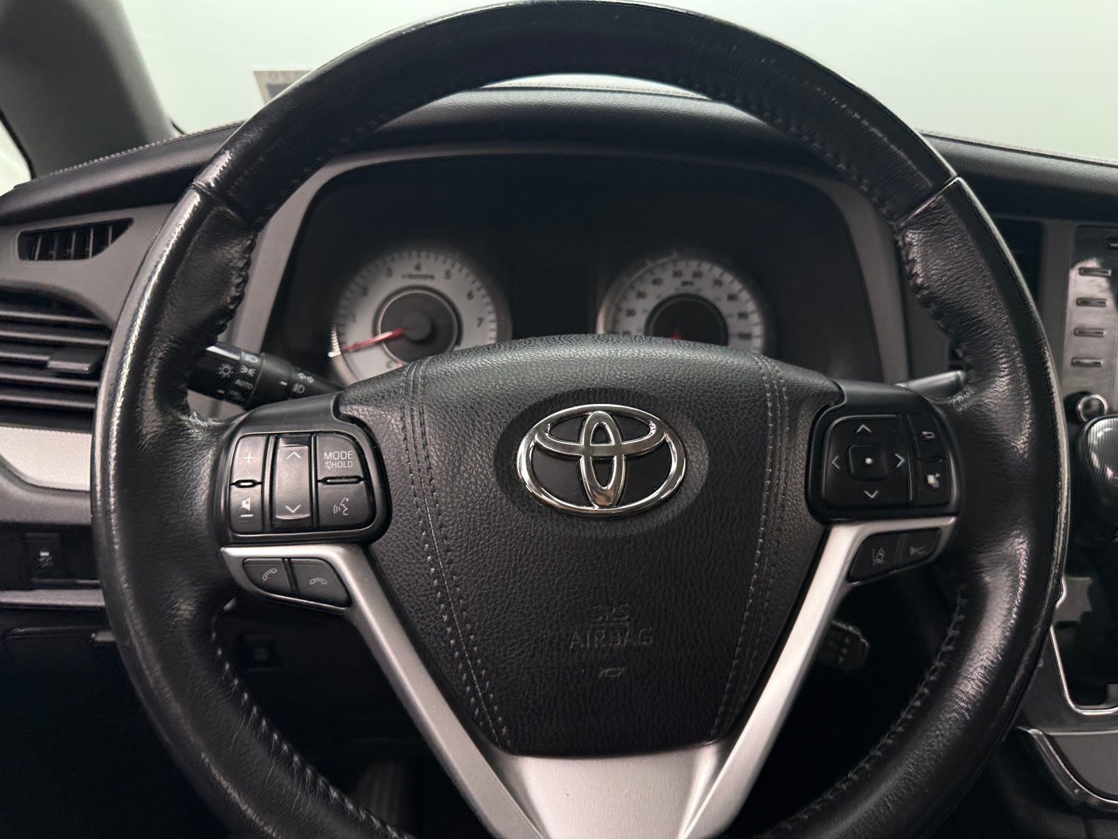 Thumbnail: 2018 Toyota Sienna - 4