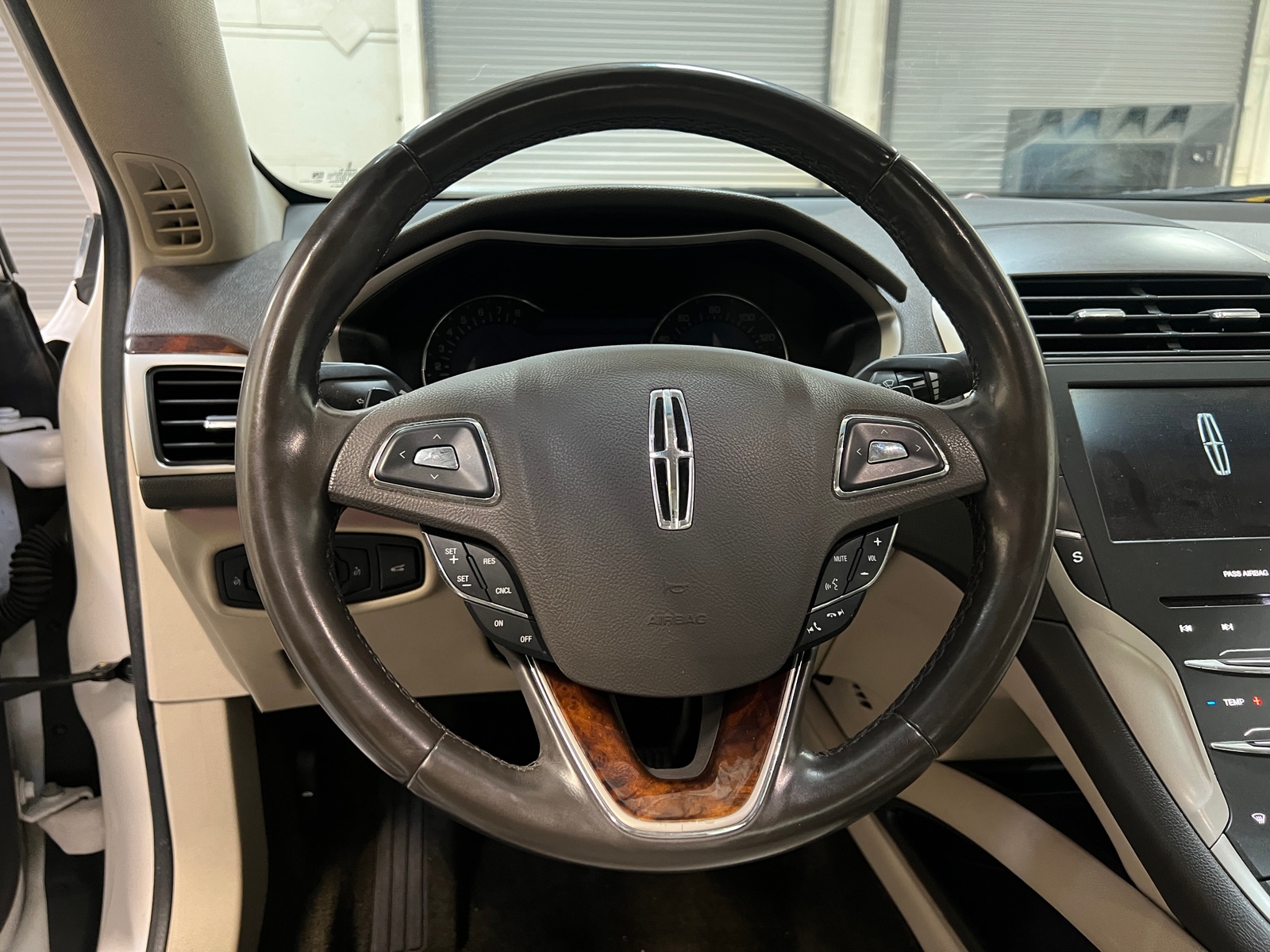 Thumbnail: 2016 Lincoln MKZ - 4
