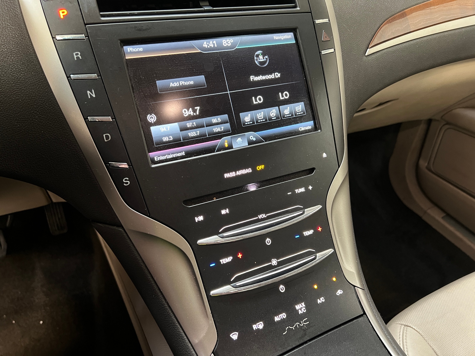 Thumbnail: 2016 Lincoln MKZ - 3