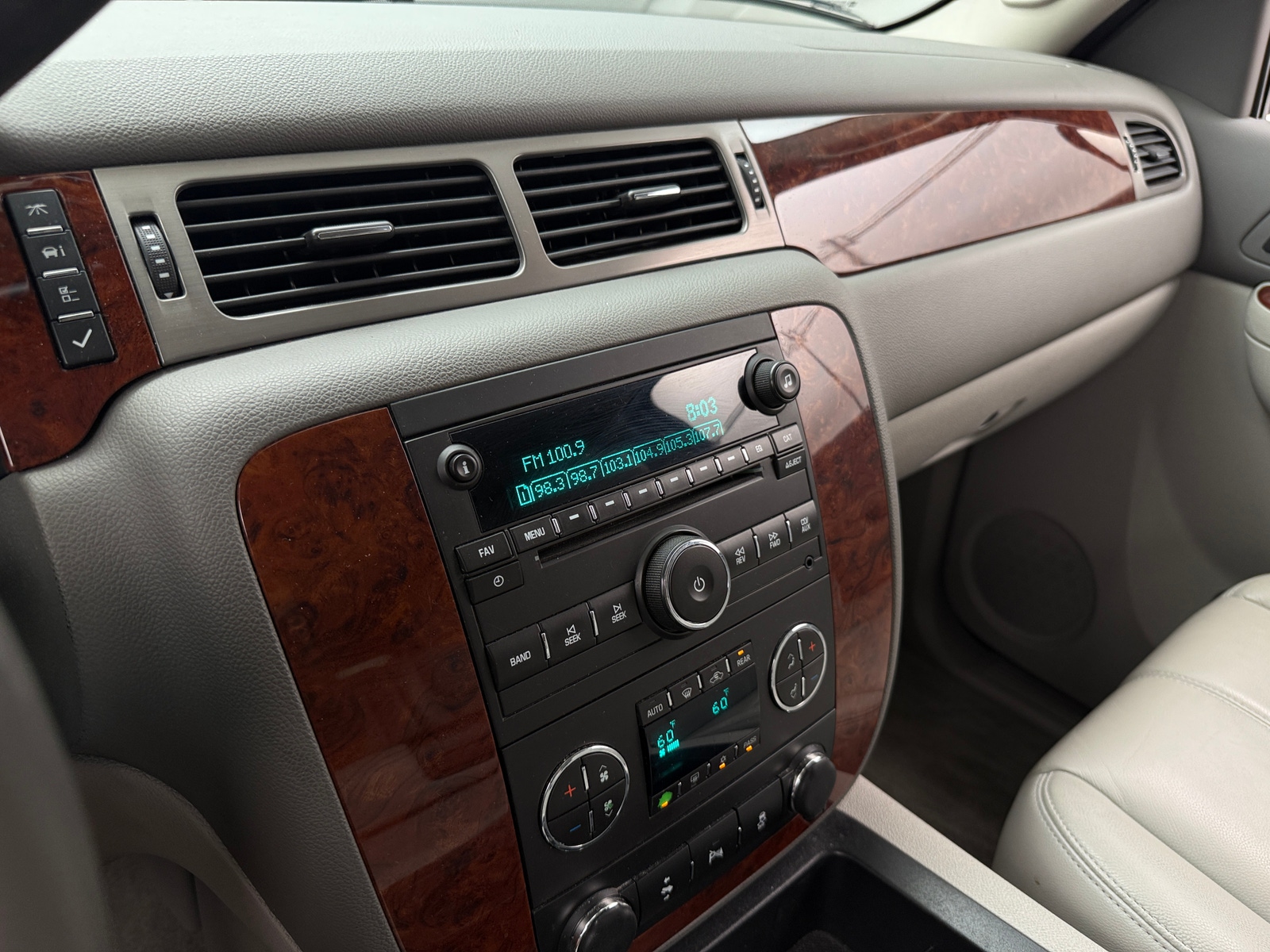 Thumbnail: 2014 Chevrolet Tahoe - 3