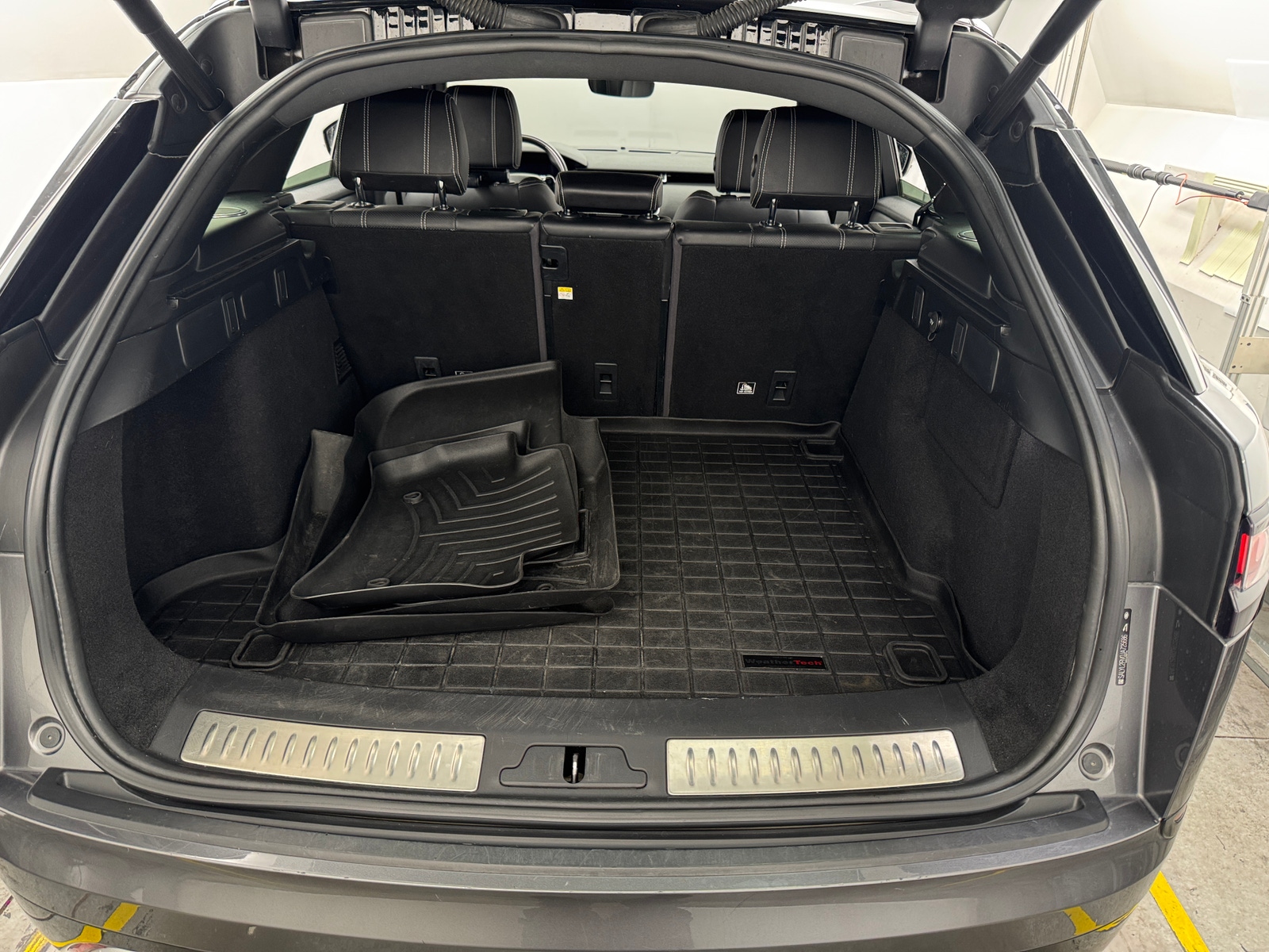 Thumbnail: 2018 Land Rover Range Rover Velar - 6