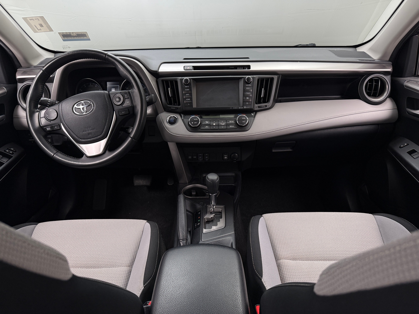 Thumbnail: 2018 Toyota RAV4 - 3
