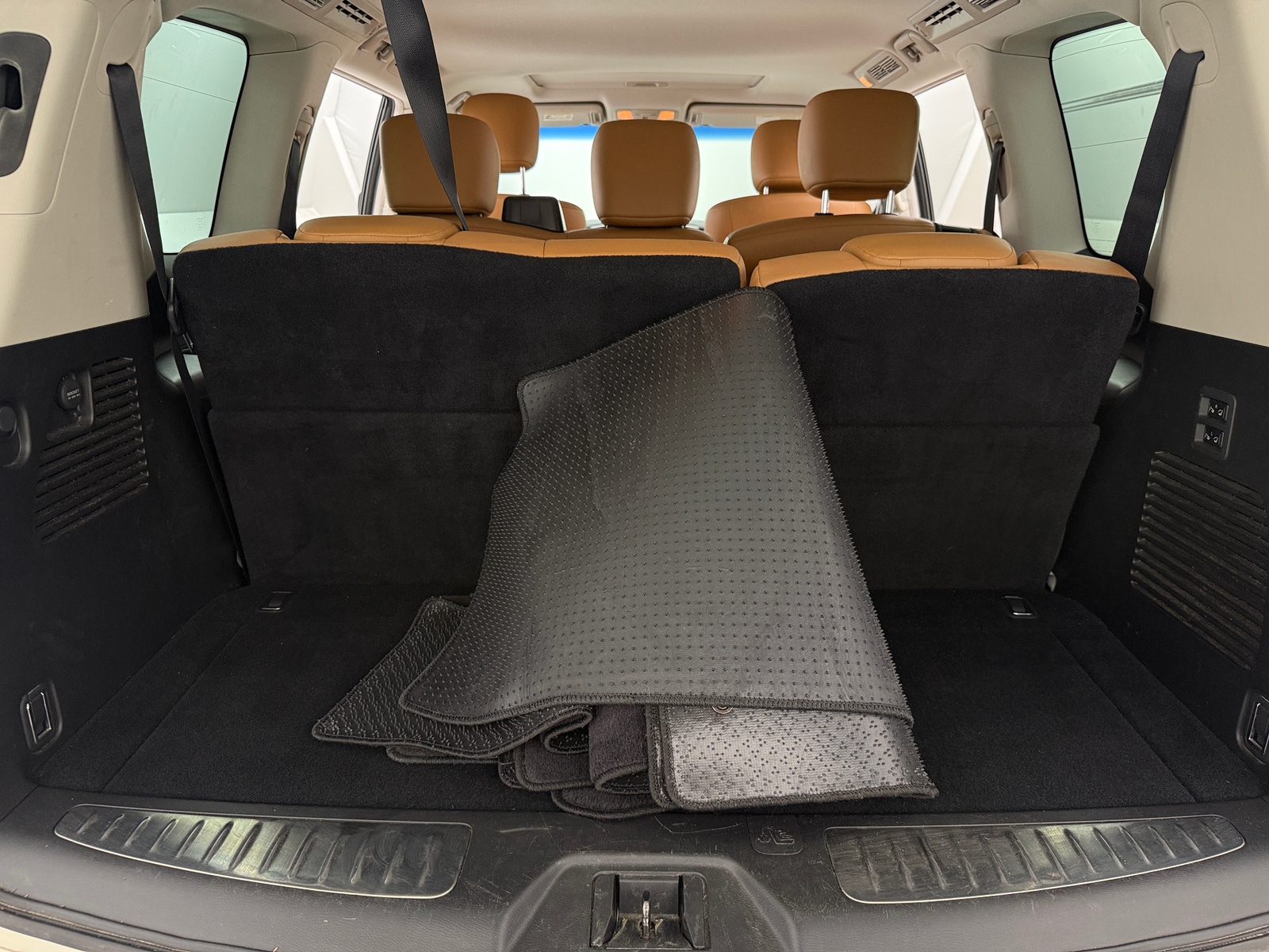 Thumbnail: 2016 INFINITI QX80 - 6