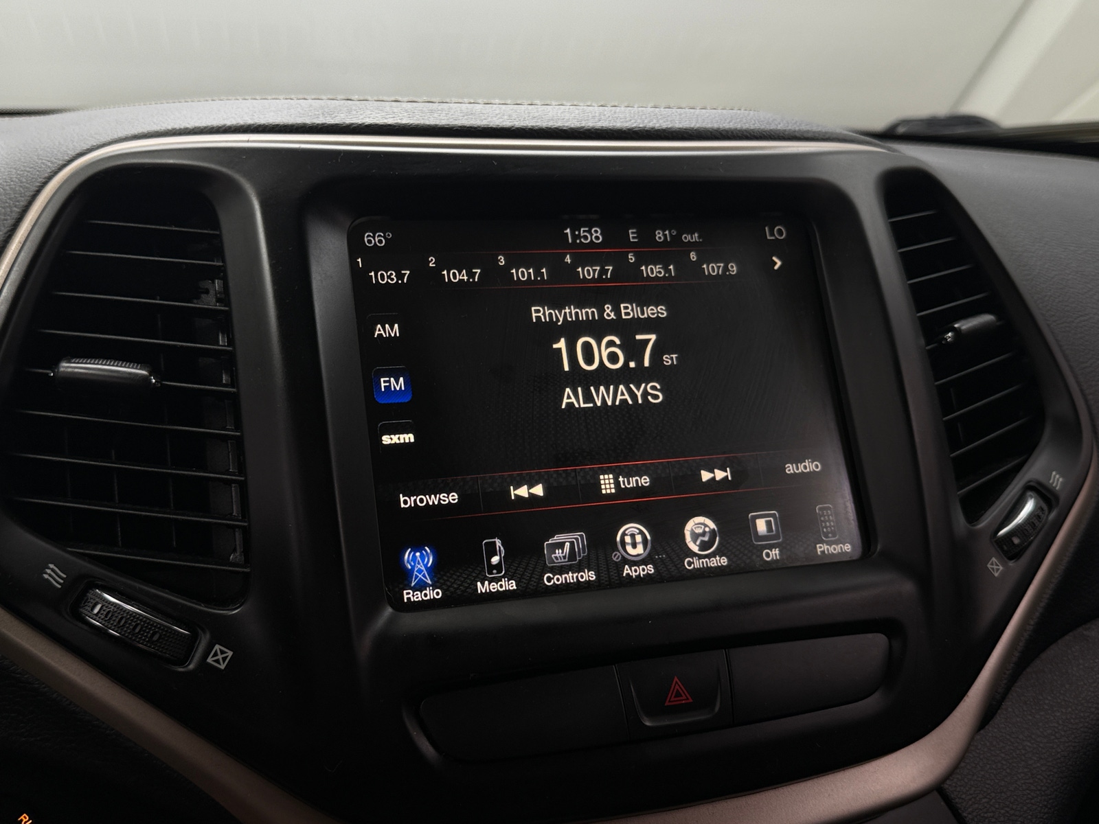 Thumbnail: 2016 Jeep Cherokee - 4