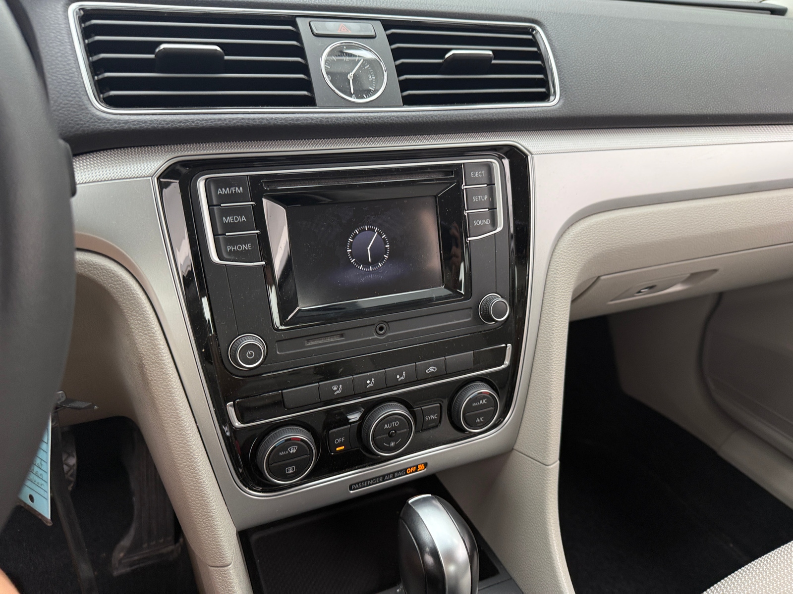 Thumbnail: 2016 Volkswagen Passat - 4