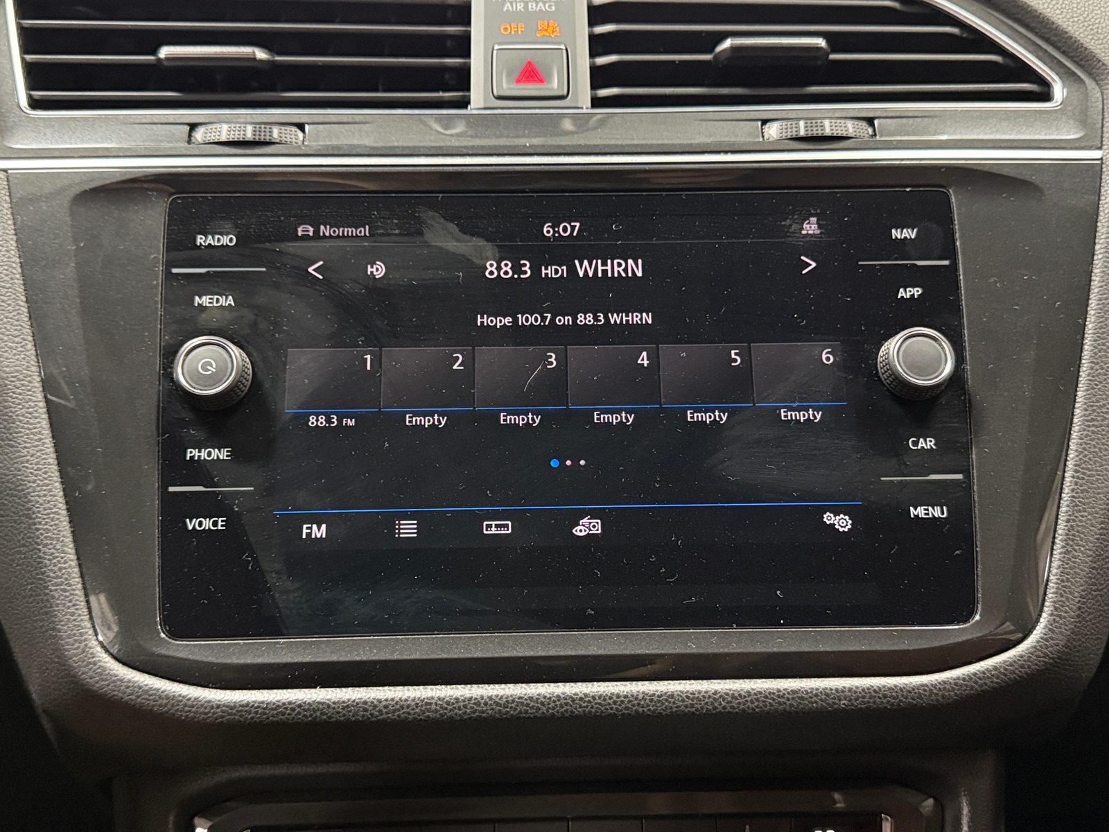 Thumbnail: 2018 Volkswagen Tiguan - 3