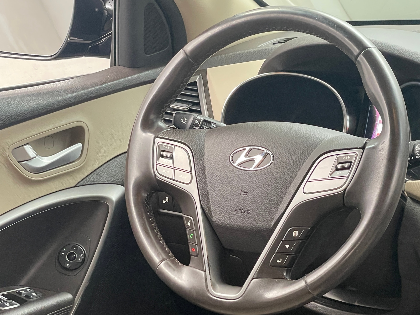 Thumbnail: 2017 Hyundai Santa Fe - 5