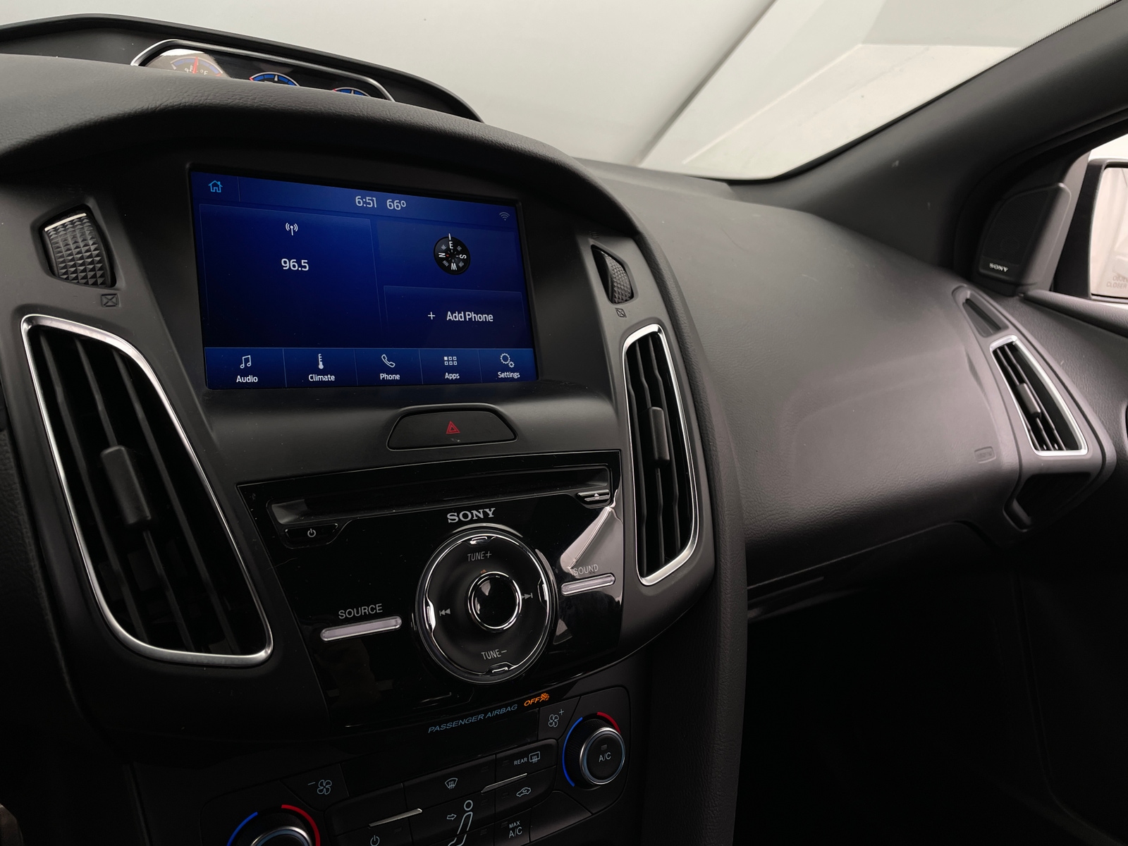 Thumbnail: 2016 Ford Focus - 3