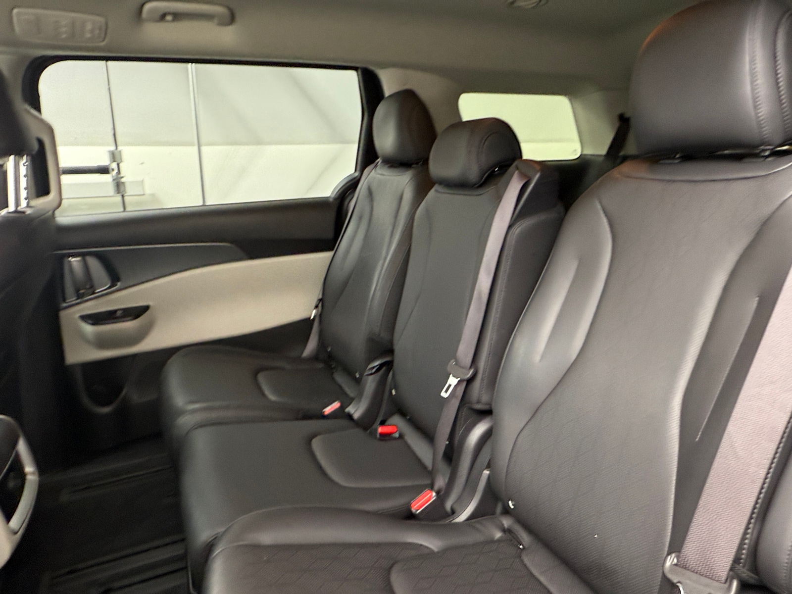 Thumbnail: 2023 Kia Carnival - 6