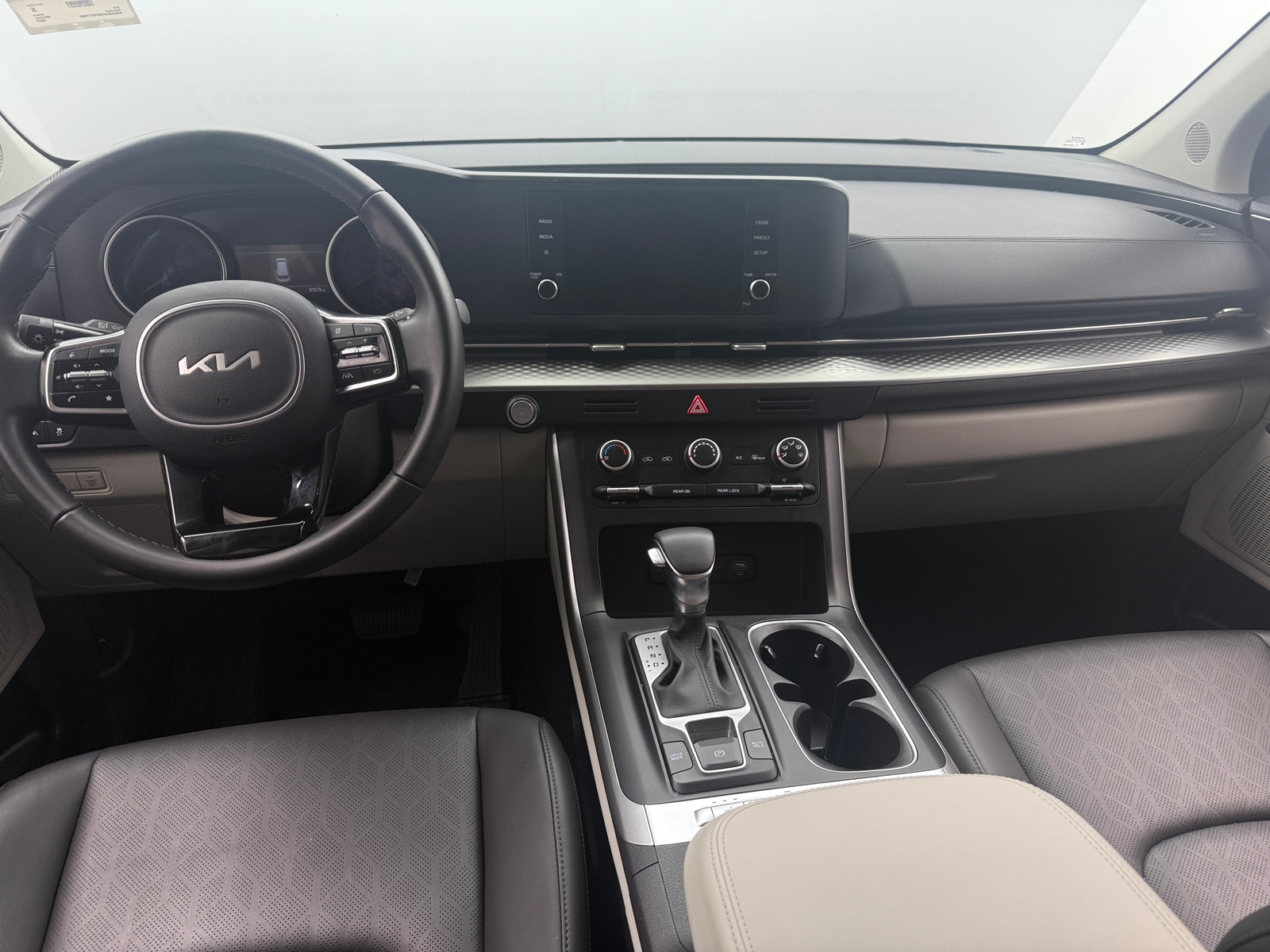 Thumbnail: 2023 Kia Carnival - 3