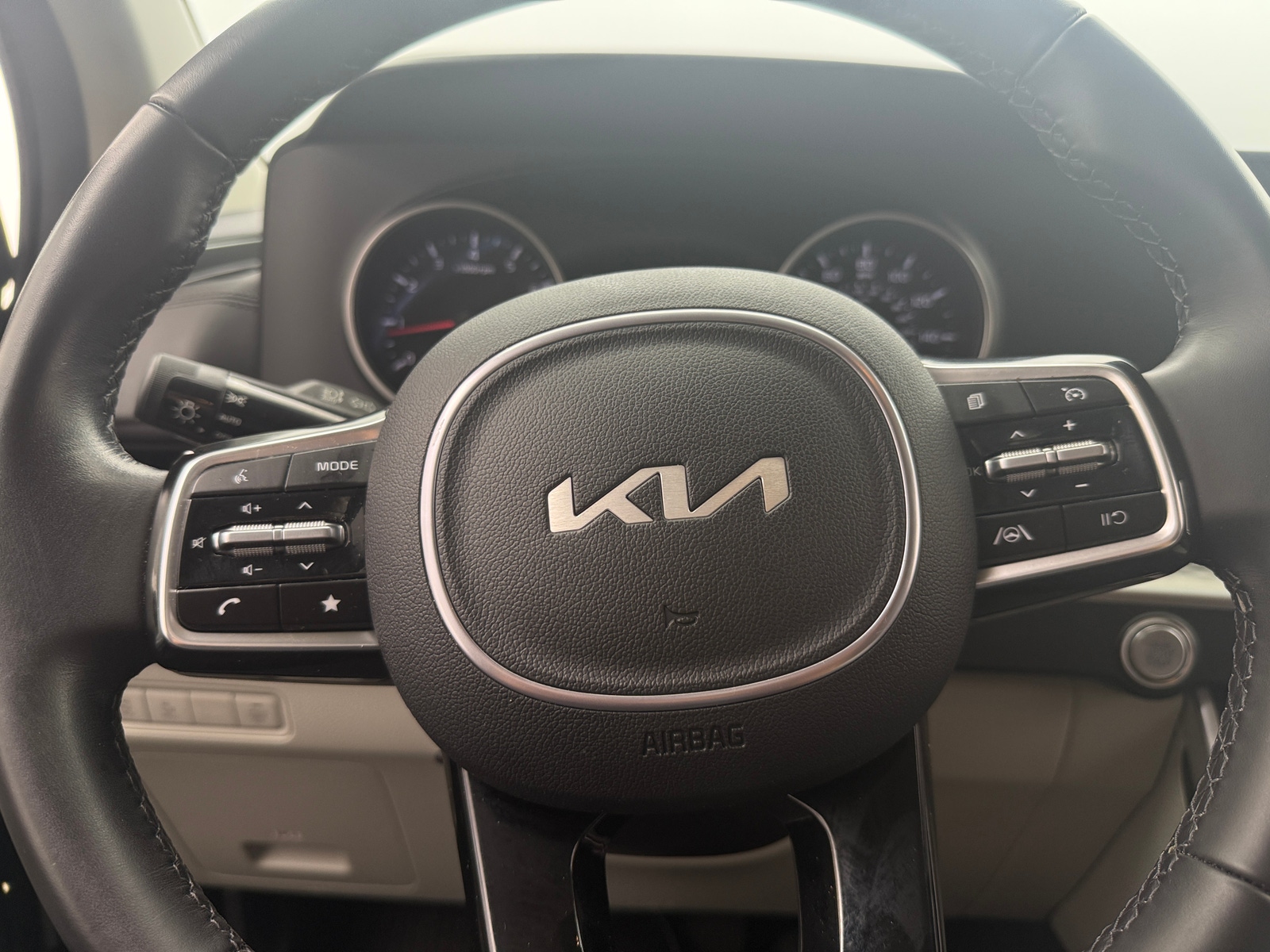 Thumbnail: 2023 Kia Carnival - 5