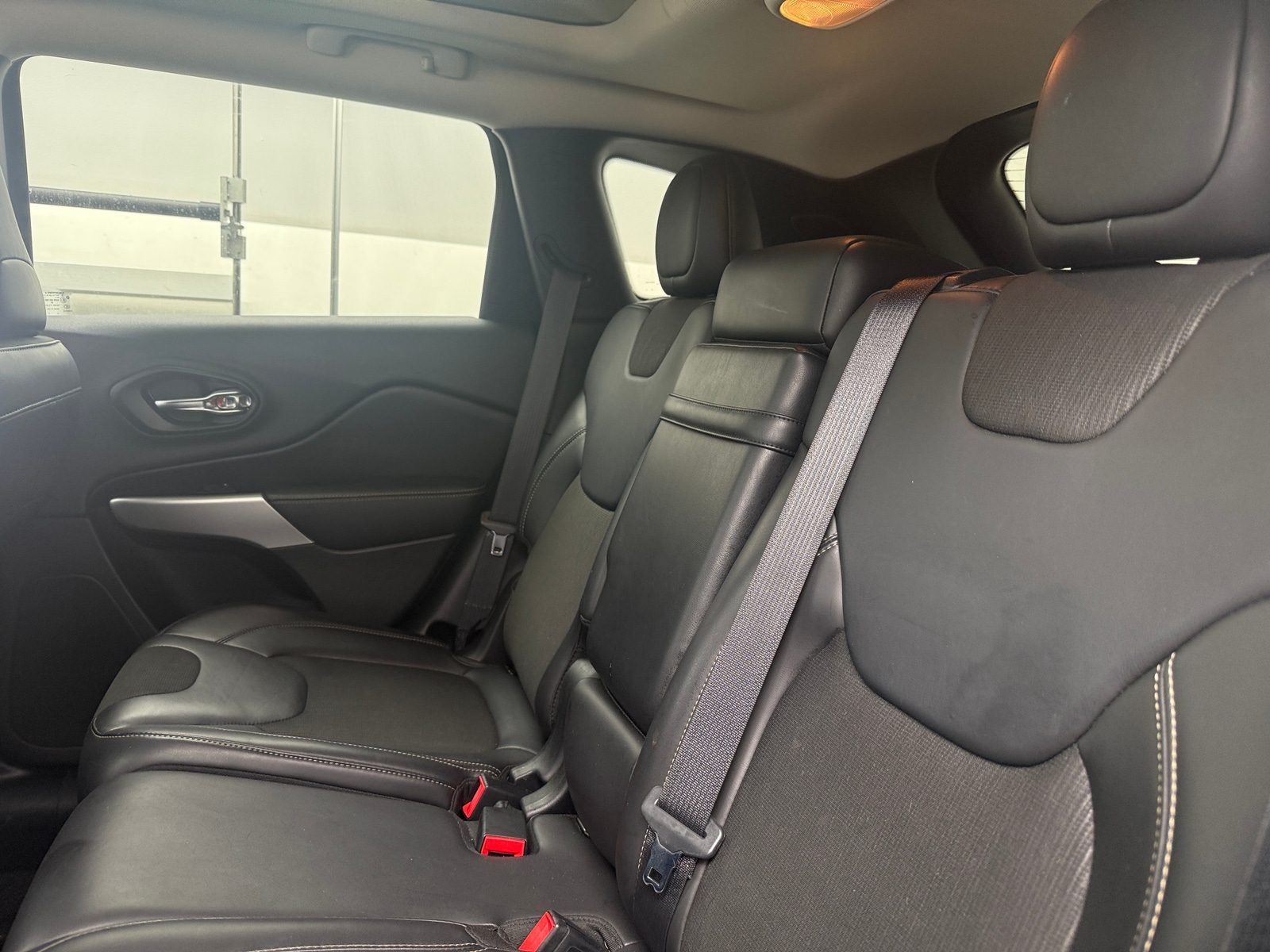 Thumbnail: 2018 Jeep Cherokee - 6
