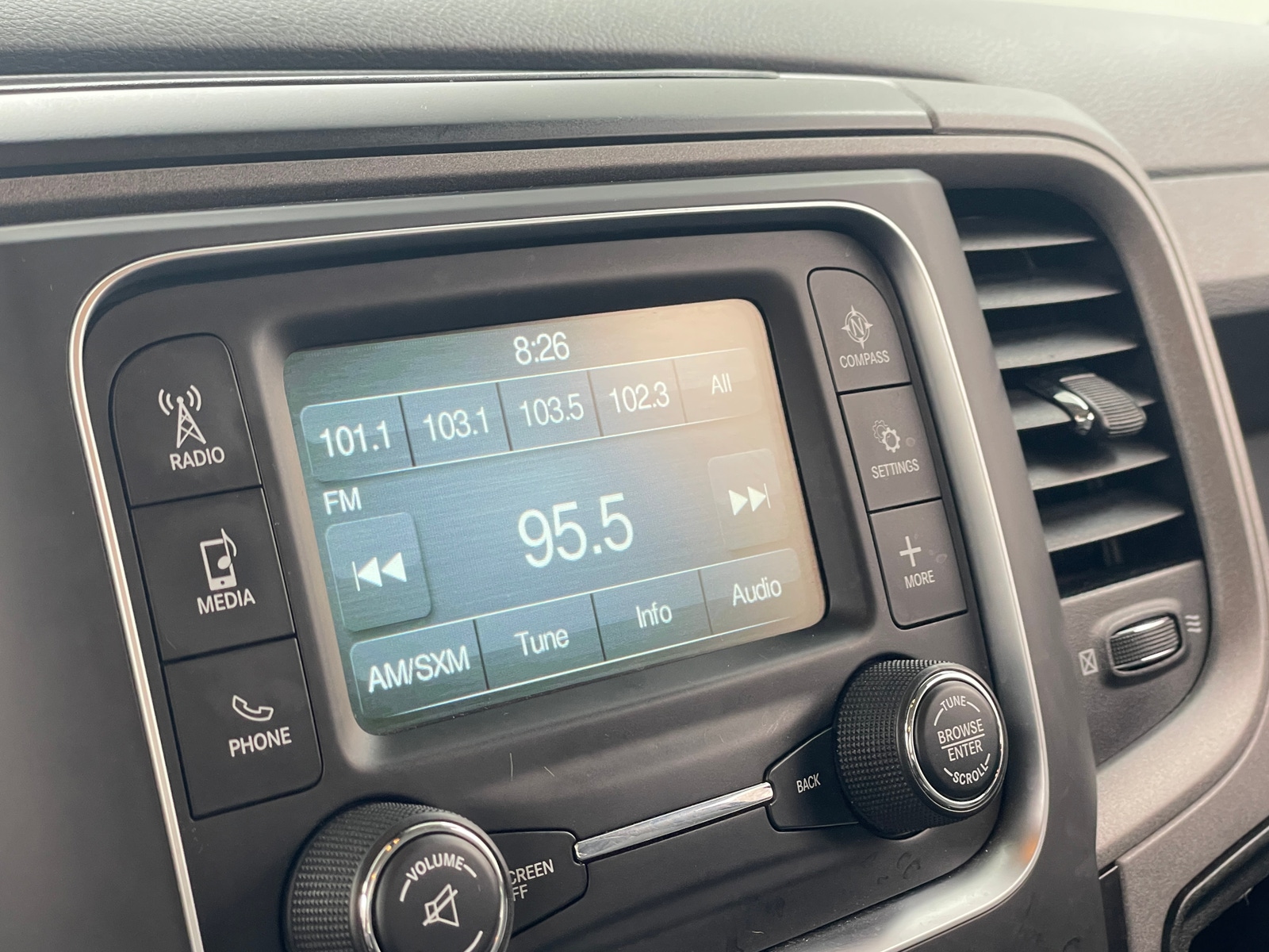Thumbnail: 2019 RAM 1500 Classic - 4