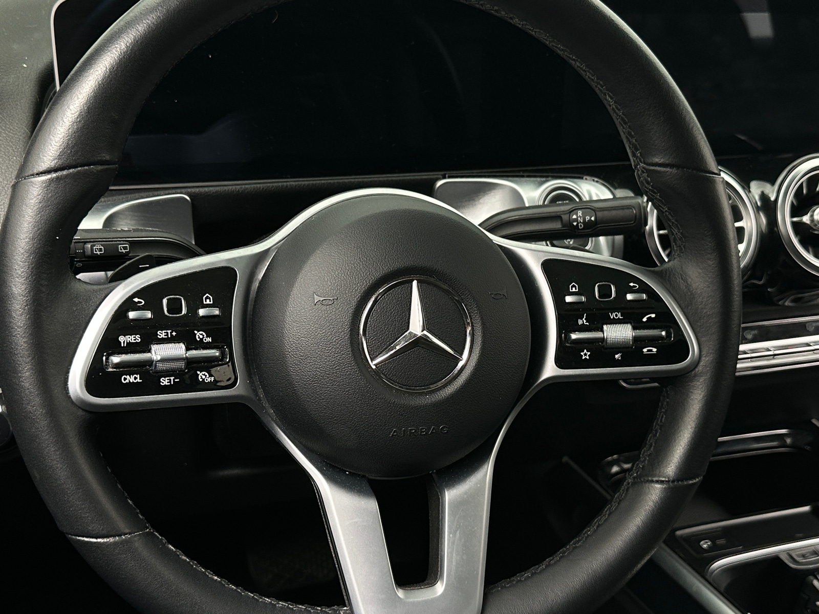 Thumbnail: 2021 Mercedes-Benz GLB - 4