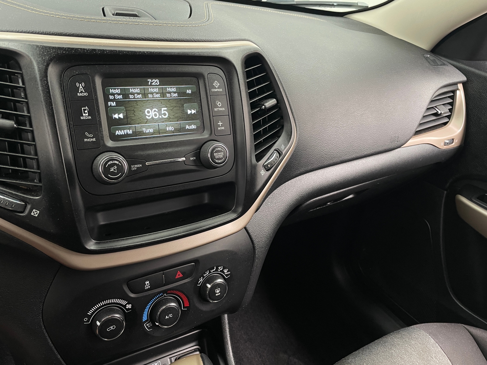 Thumbnail: 2017 Jeep Cherokee - 4