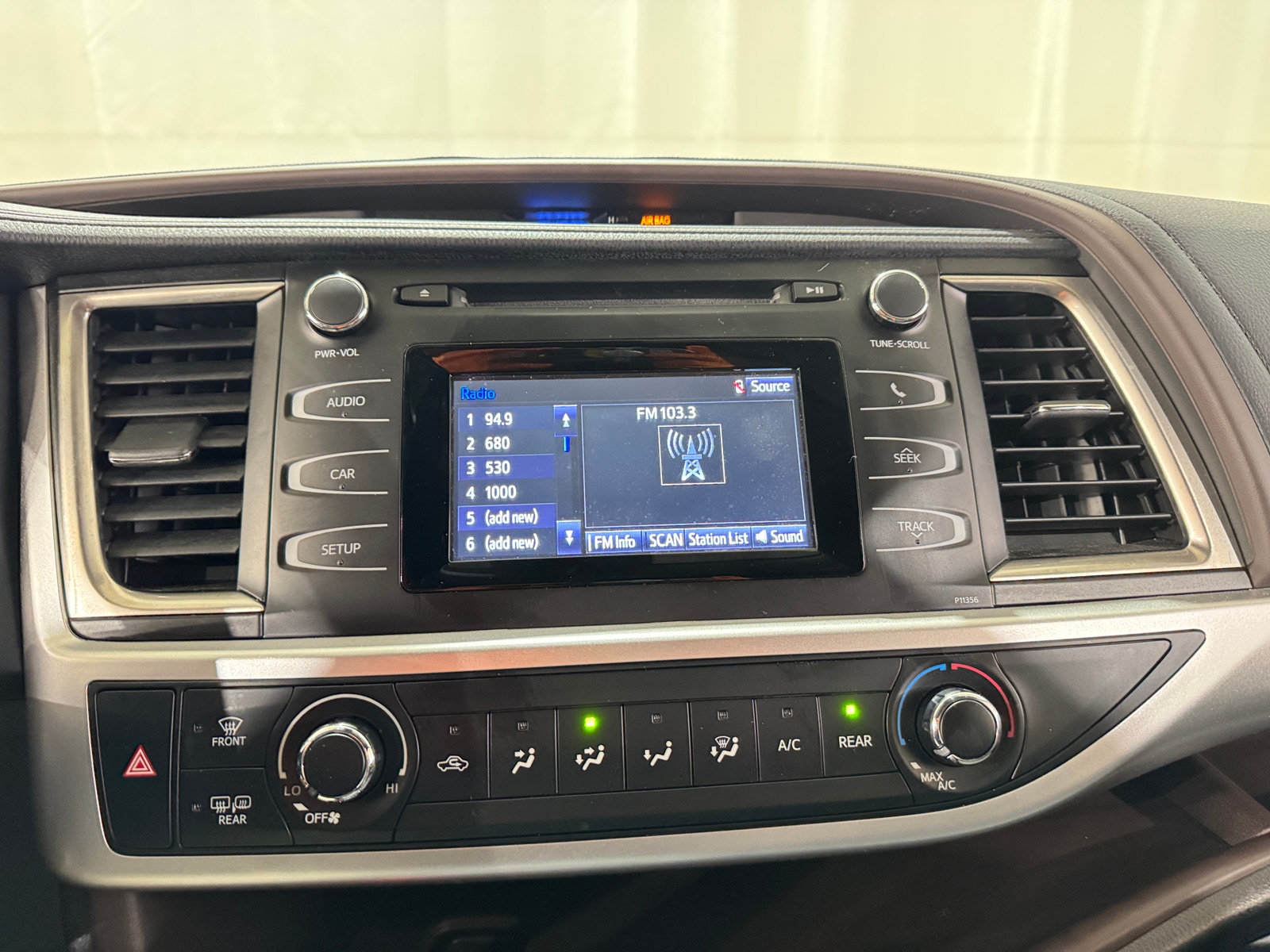 Thumbnail: 2018 Toyota Highlander - 4