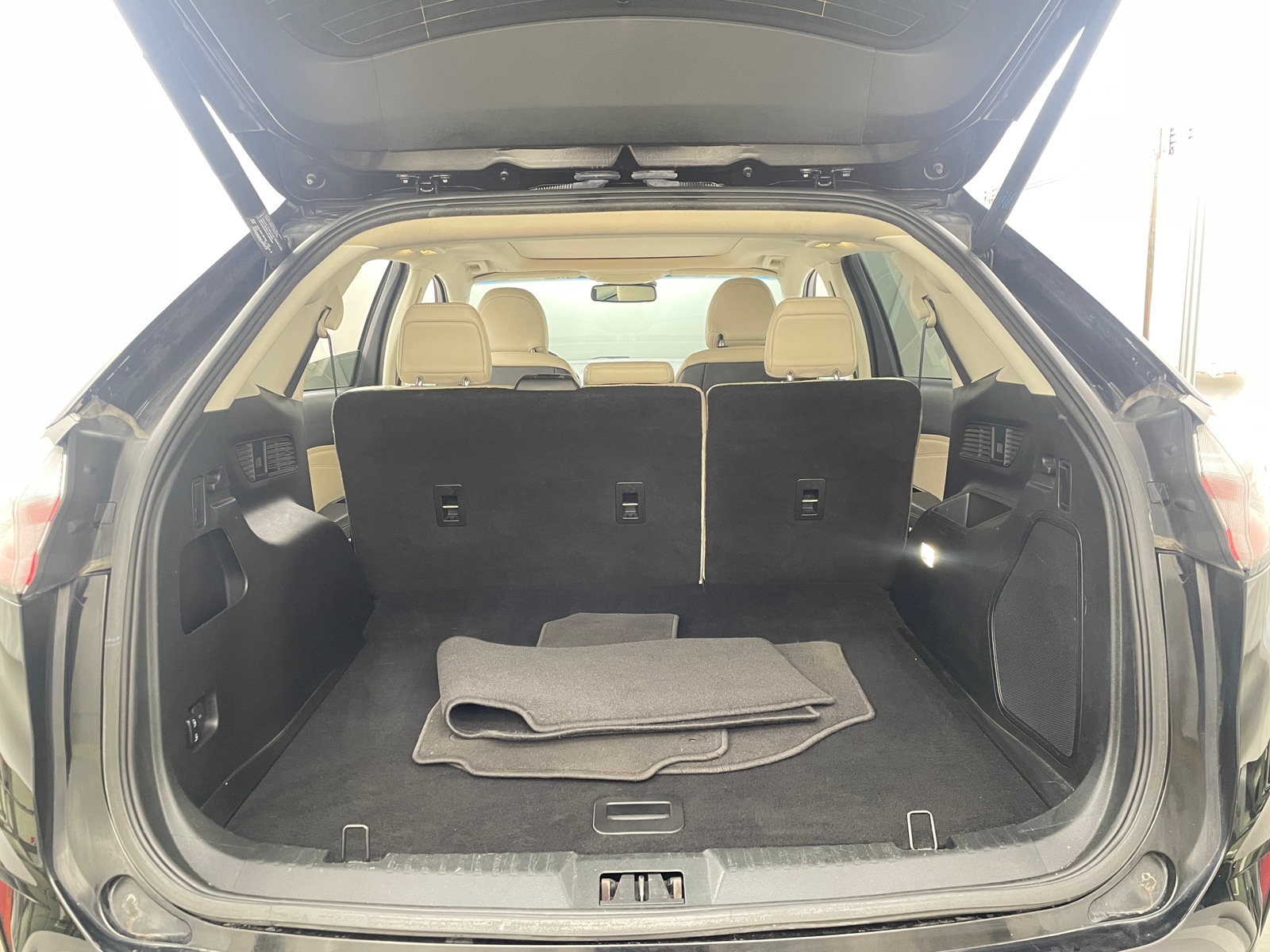 Thumbnail: 2019 Ford Edge - 6