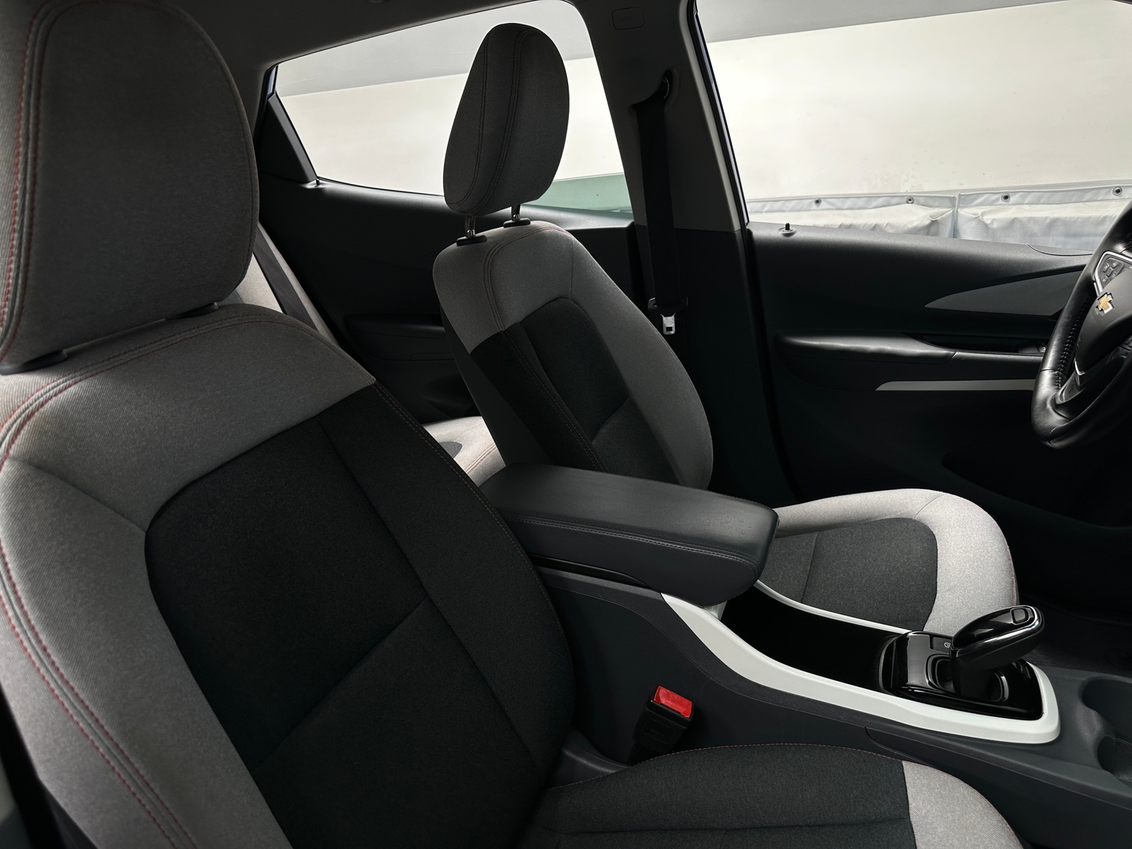 Thumbnail: 2017 Chevrolet Bolt EV - 2