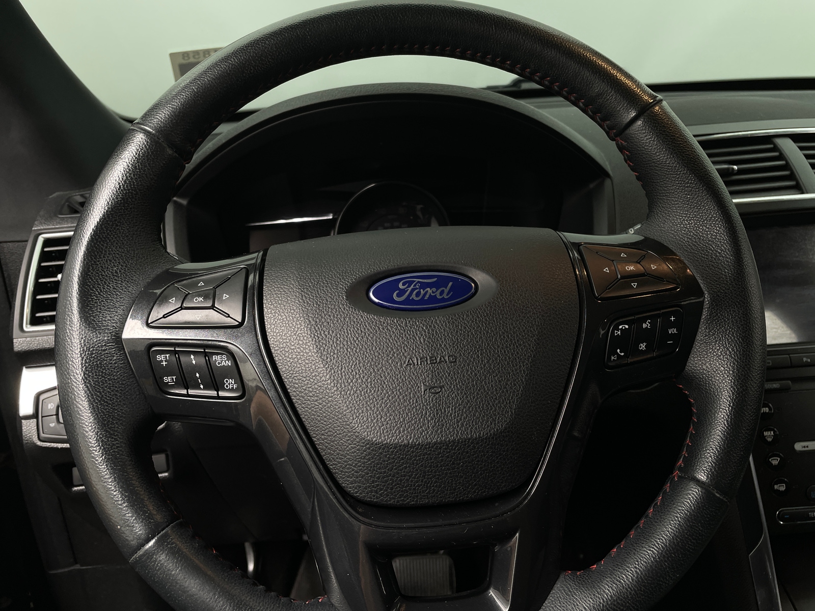 Thumbnail: 2019 Ford Explorer - 4