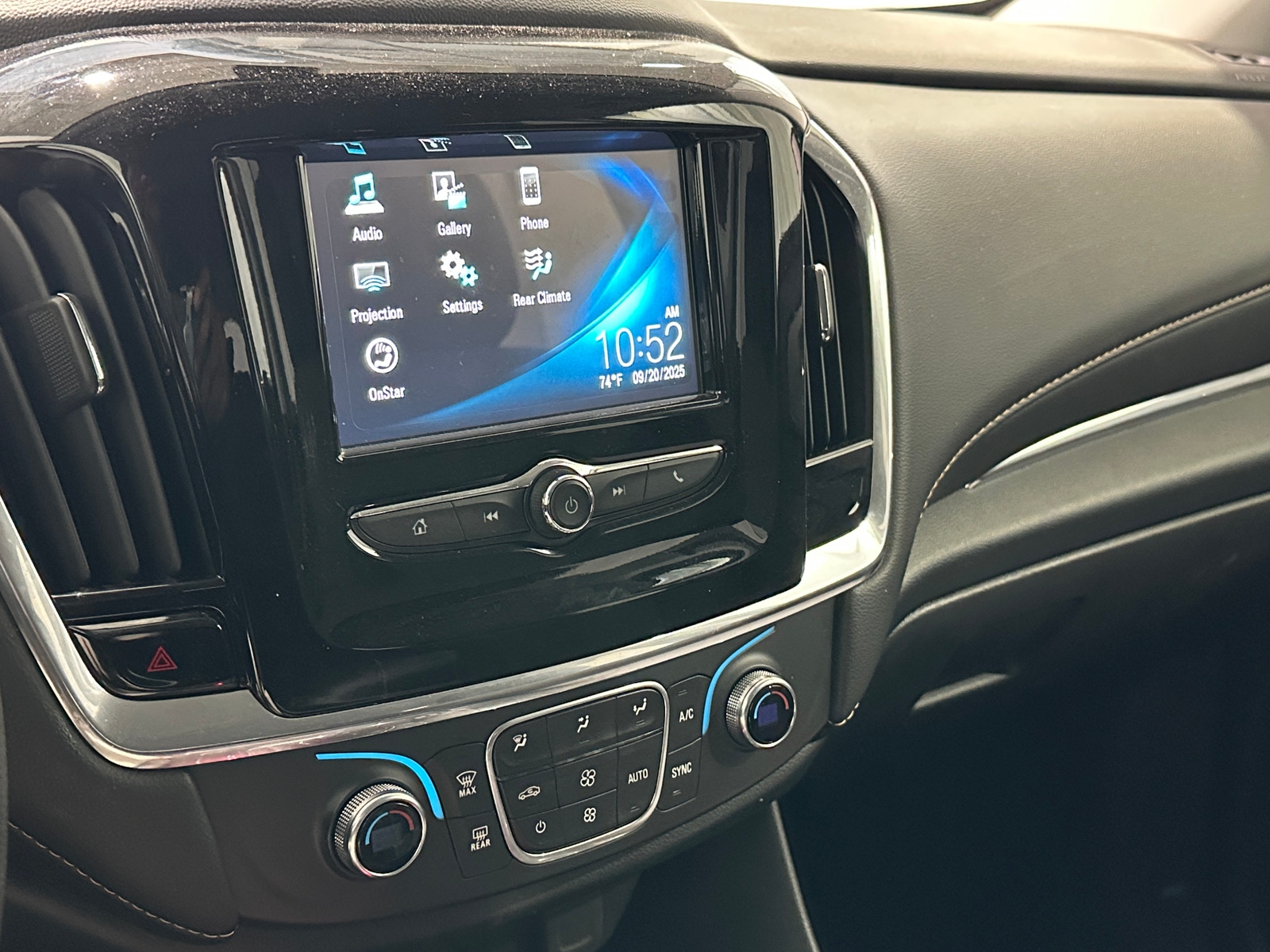 Thumbnail: 2019 Chevrolet Traverse - 4