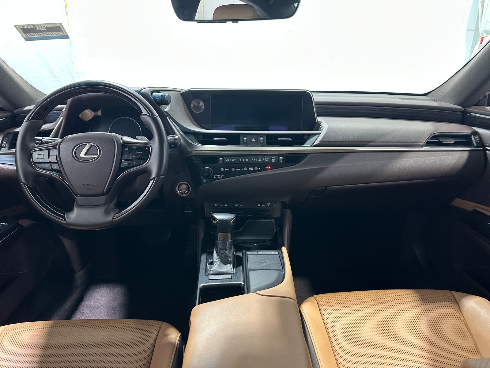 Thumbnail: 2020 Lexus ES - 2