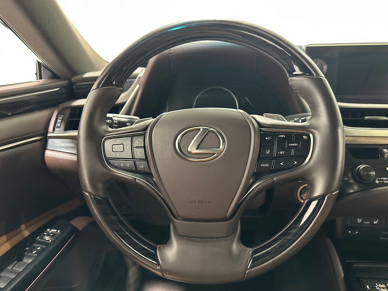 Thumbnail: 2020 Lexus ES - 4