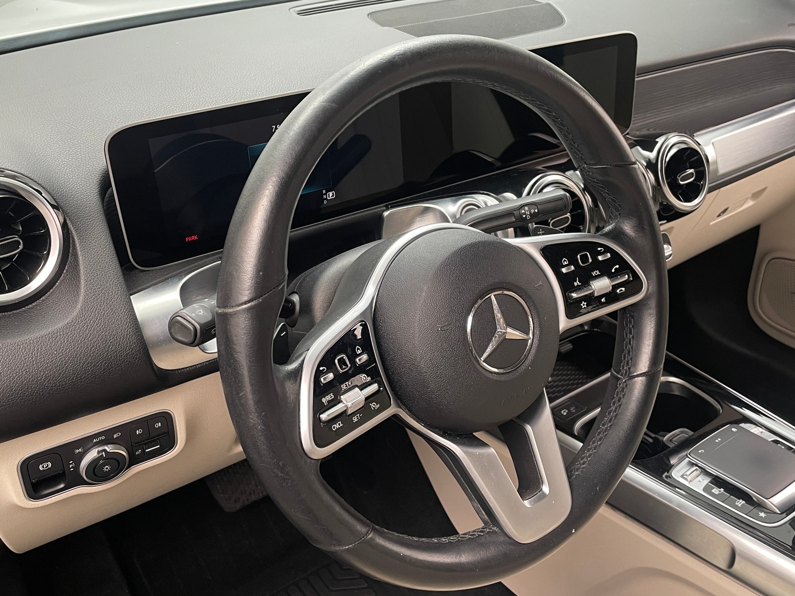 Thumbnail: 2020 Mercedes-Benz GLB - 4