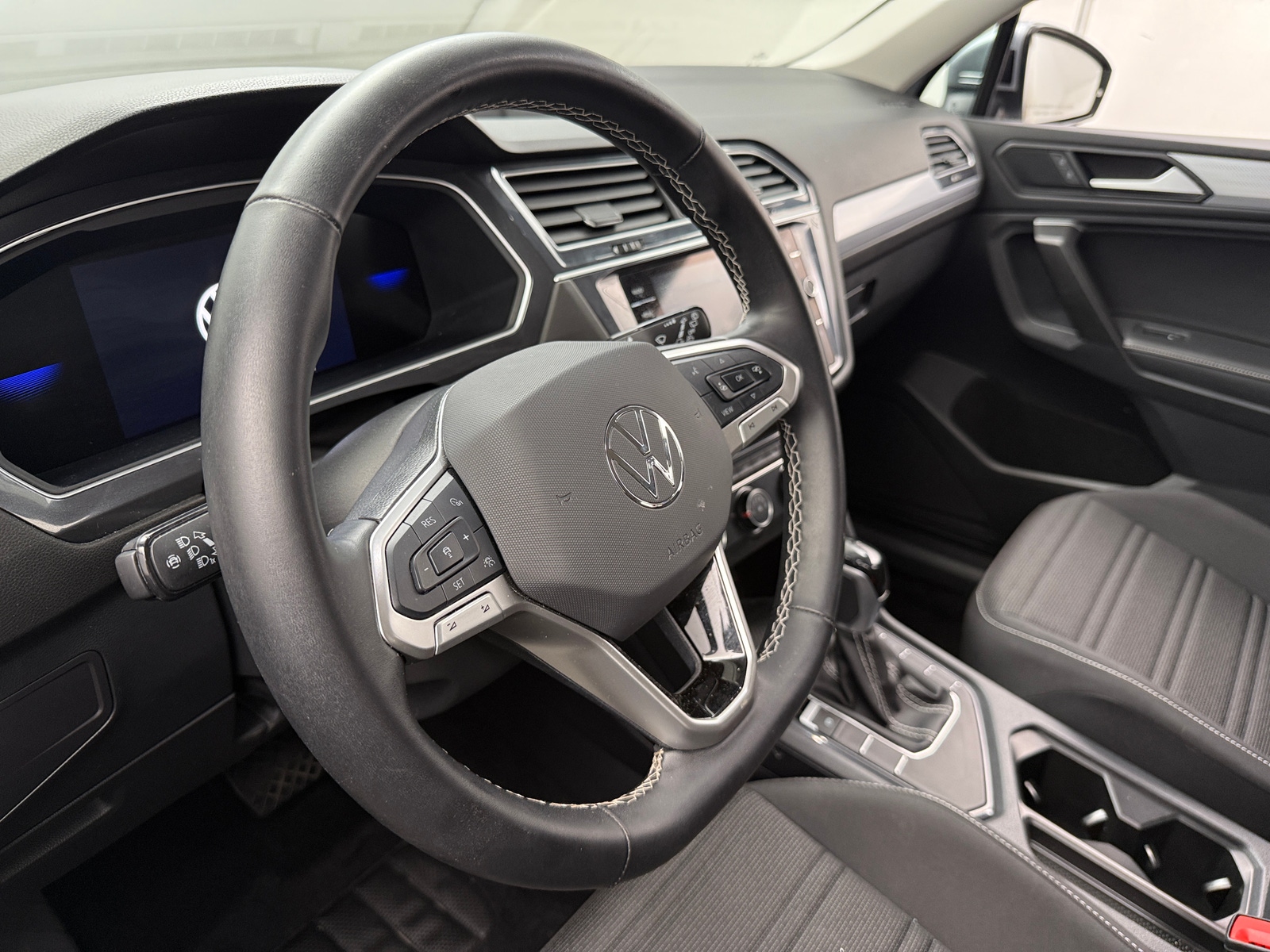 Thumbnail: 2024 Volkswagen Tiguan - 5