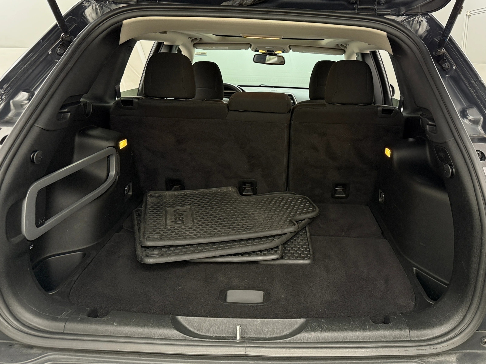 Thumbnail: 2016 Jeep Cherokee - 7