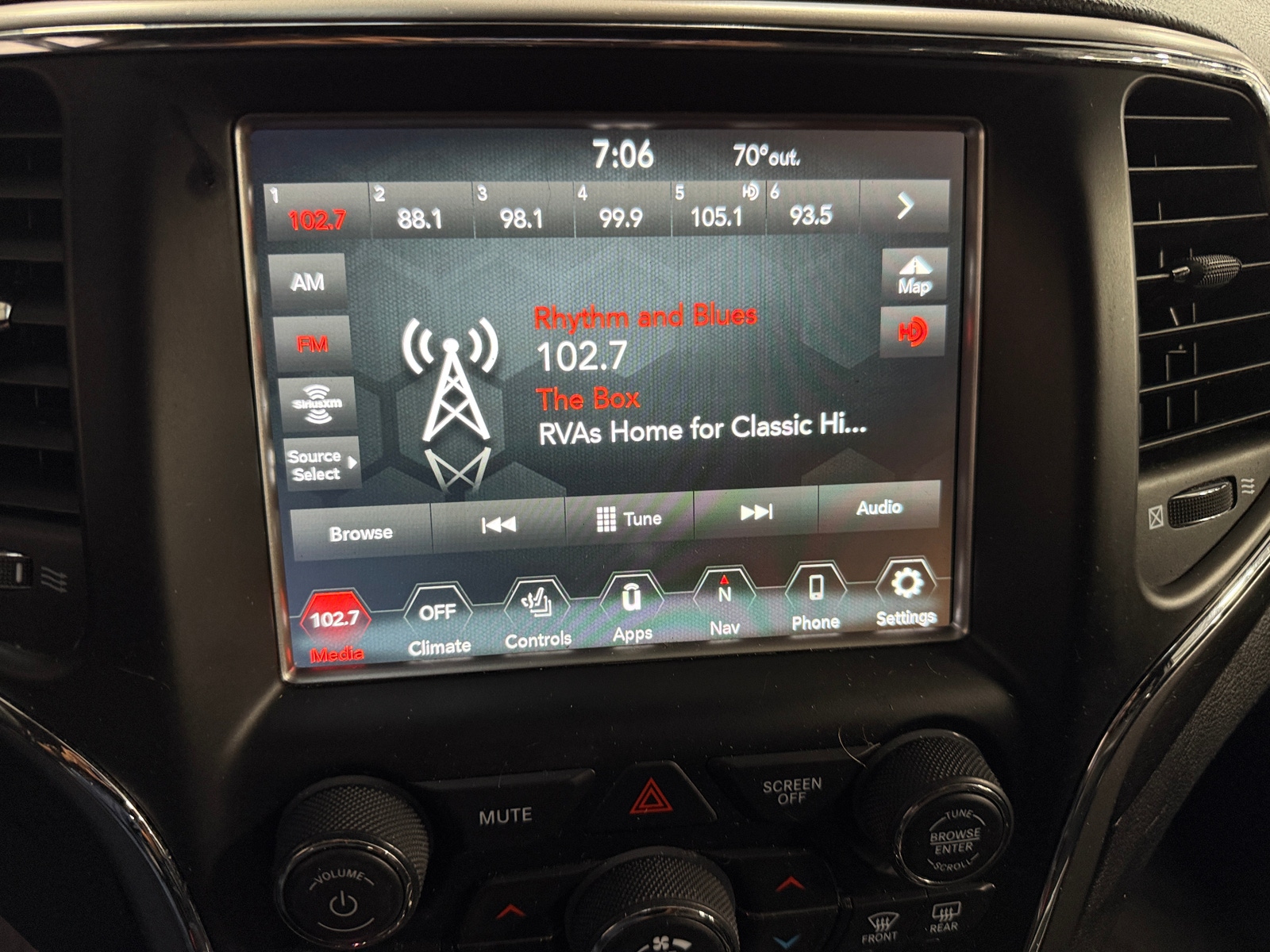 Thumbnail: 2018 Jeep Grand Cherokee - 3