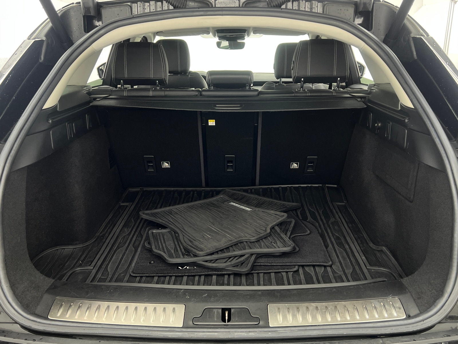 Thumbnail: 2018 Land Rover Range Rover Velar - 6