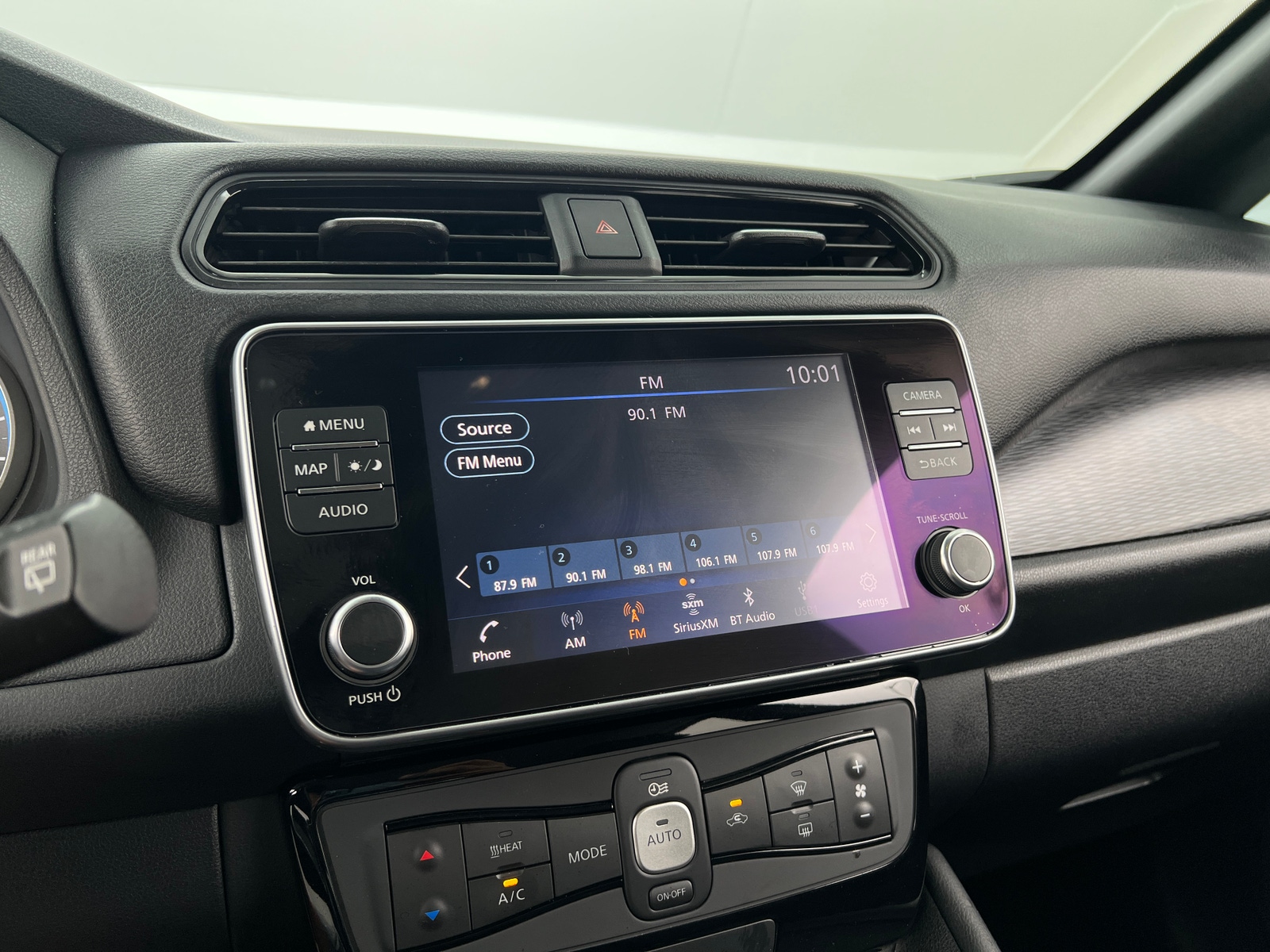 Thumbnail: 2022 Nissan Leaf - 4