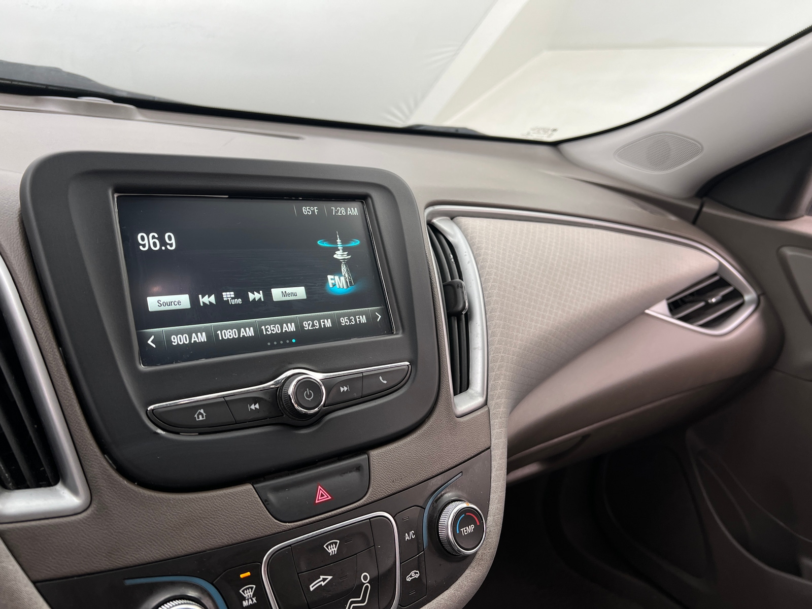 Thumbnail: 2018 Chevrolet Malibu - 4