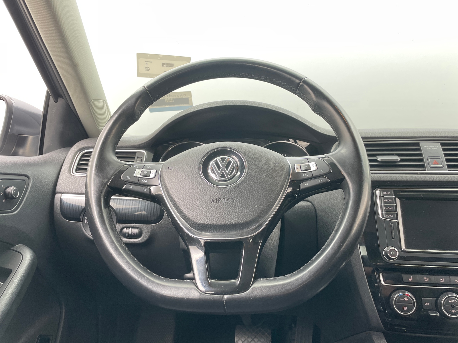 Thumbnail: 2017 Volkswagen Jetta - 4