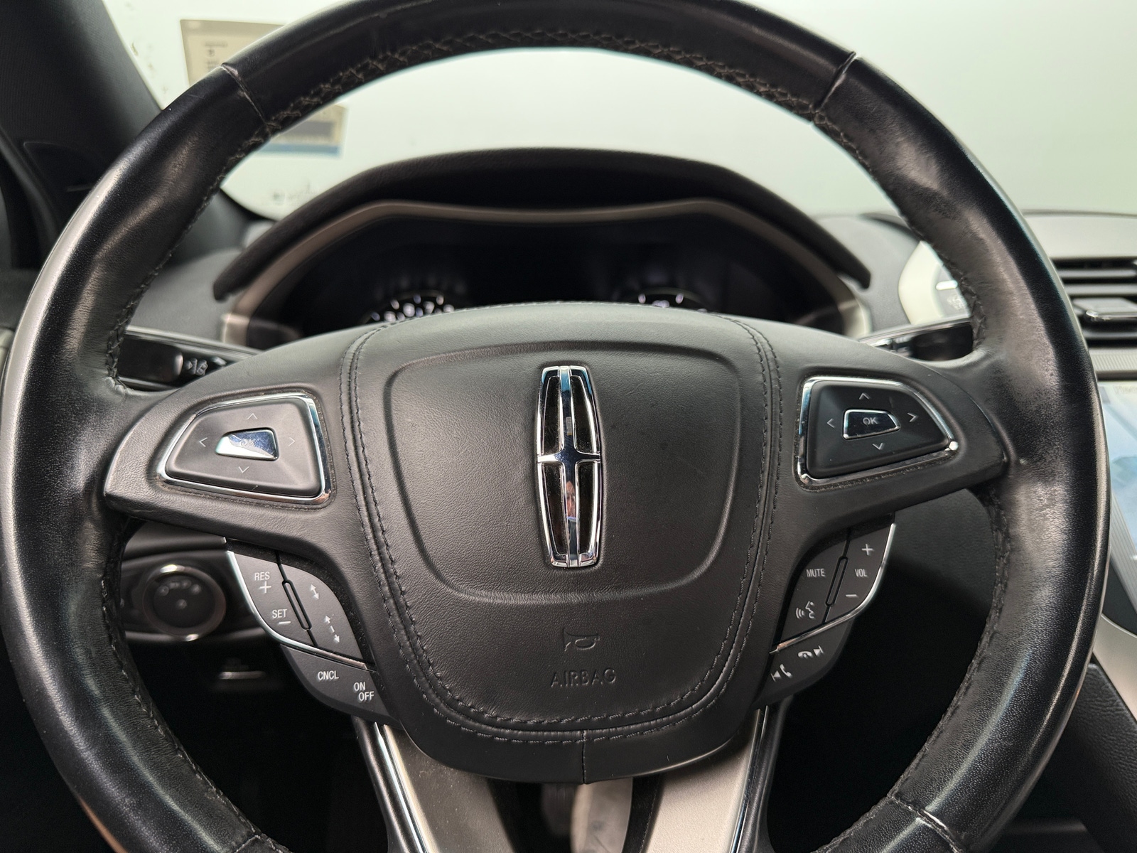 Thumbnail: 2020 Lincoln MKZ - 4