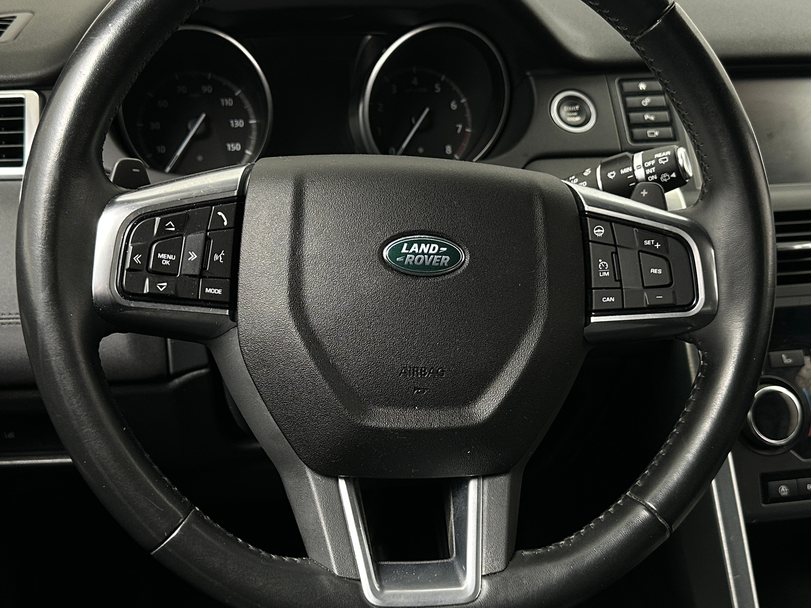 Thumbnail: 2018 Land Rover Discovery Sport - 4