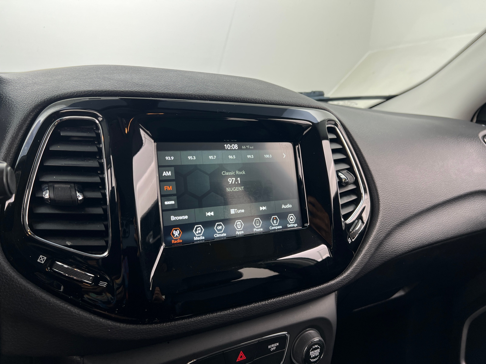 Thumbnail: 2020 Jeep Compass - 4