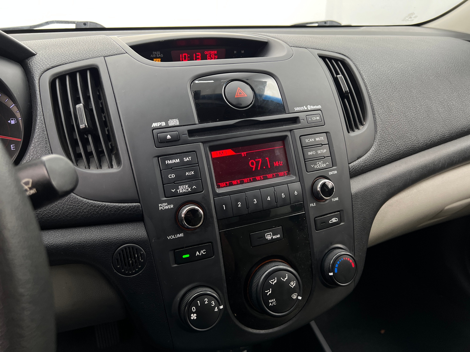 Thumbnail: 2012 Kia Forte - 4