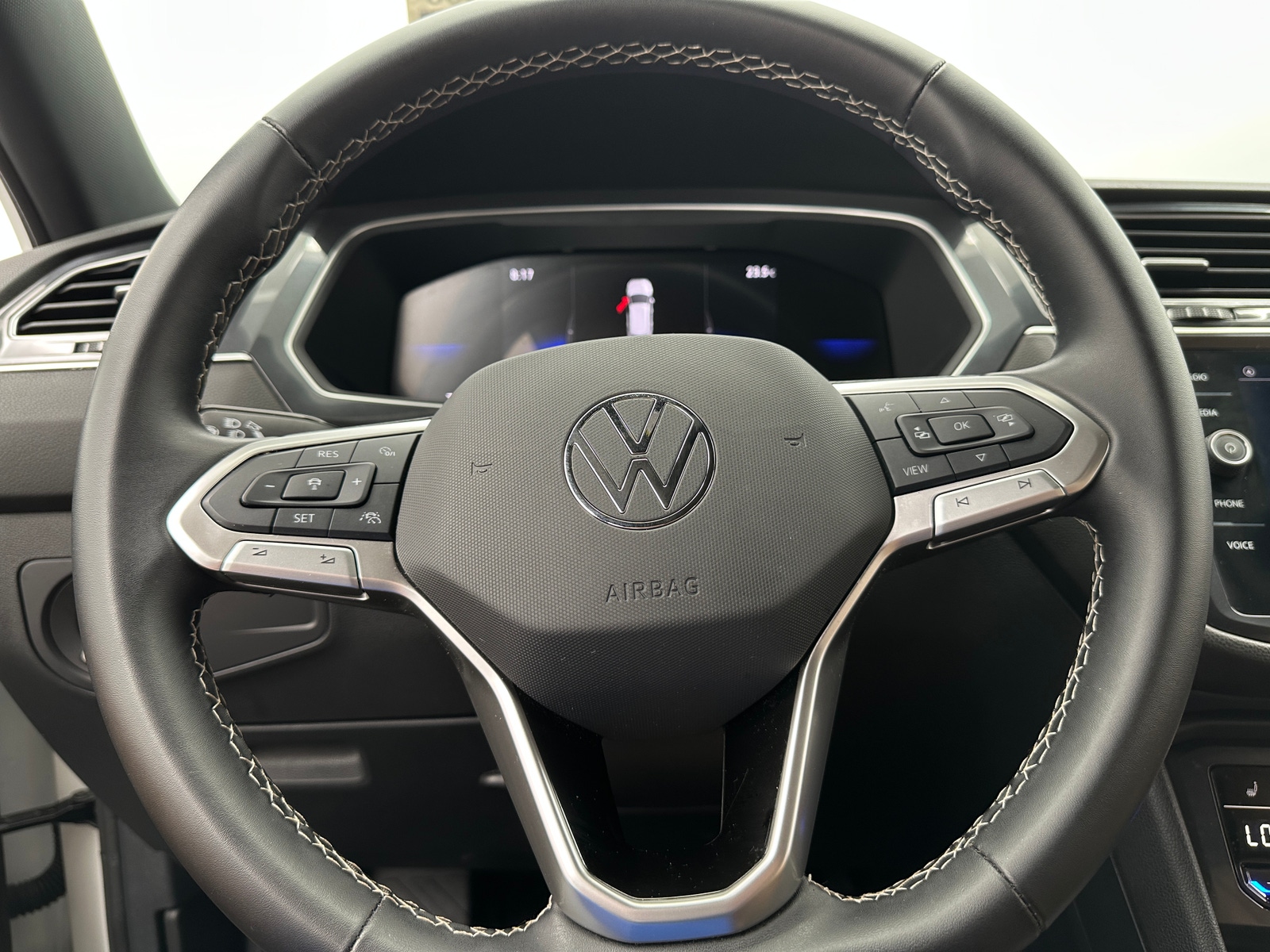 Thumbnail: 2024 Volkswagen Tiguan - 4