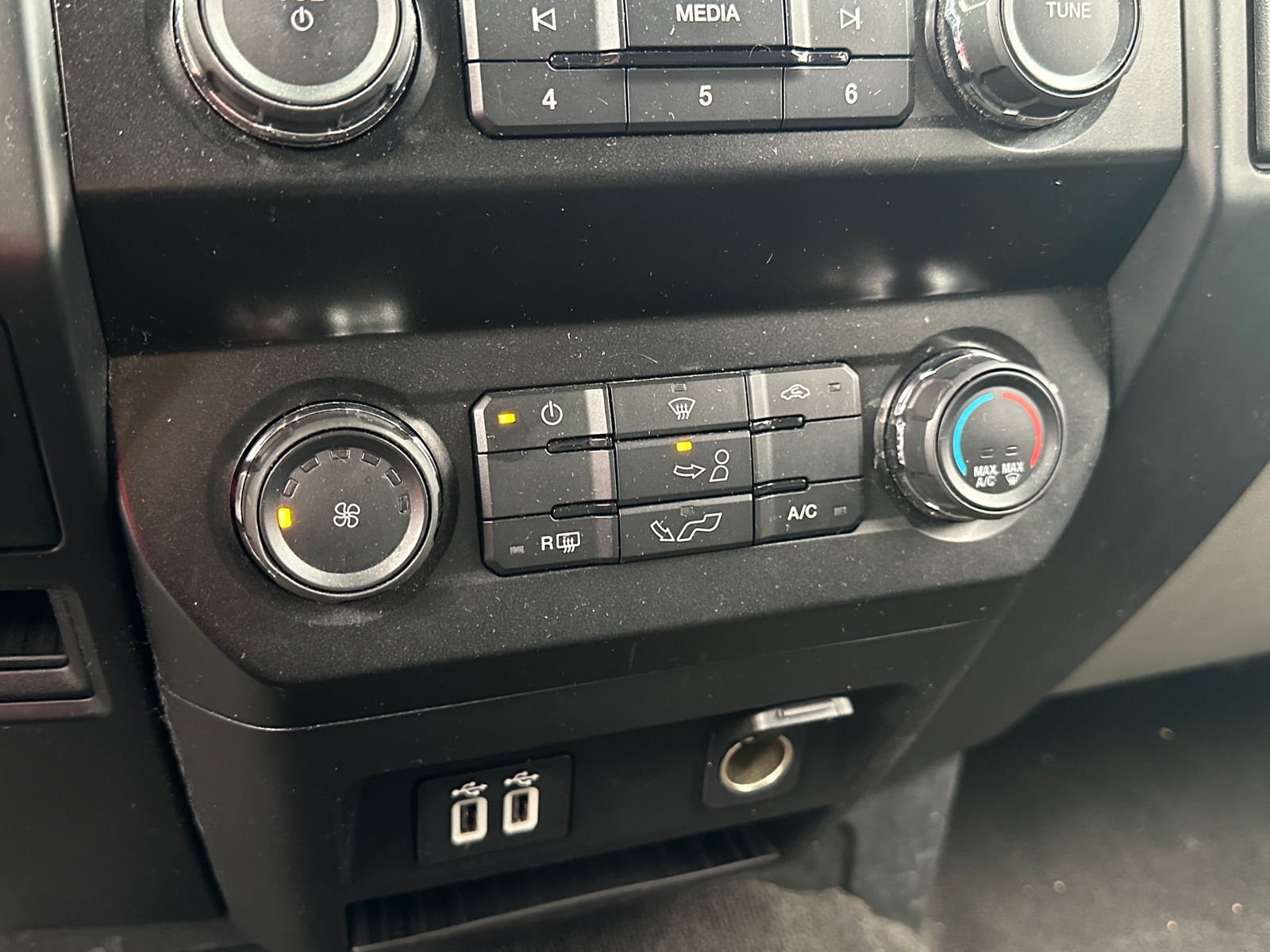 Thumbnail: 2020 Ford Econoline - 4