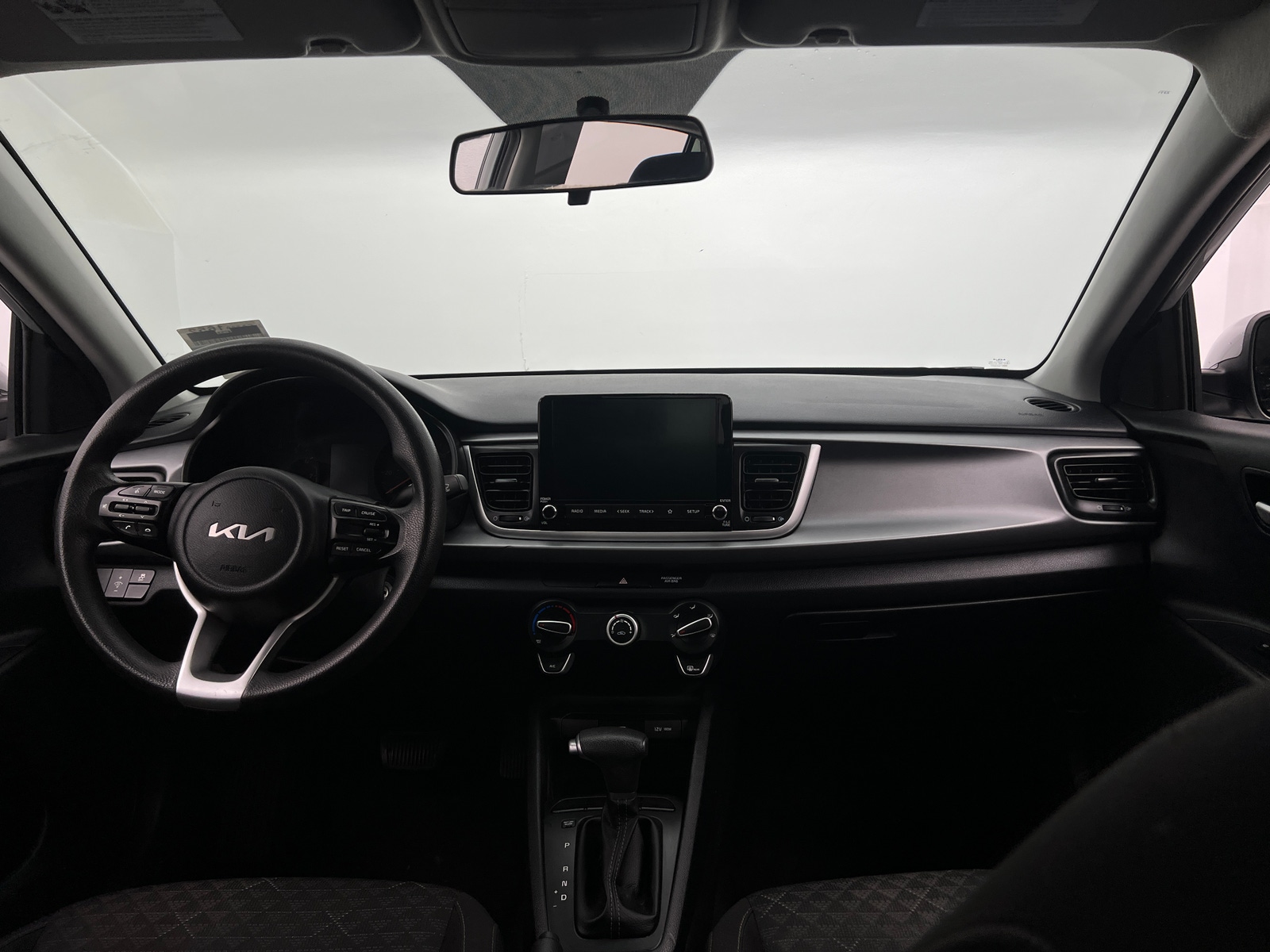 Thumbnail: 2022 Kia Rio - 3